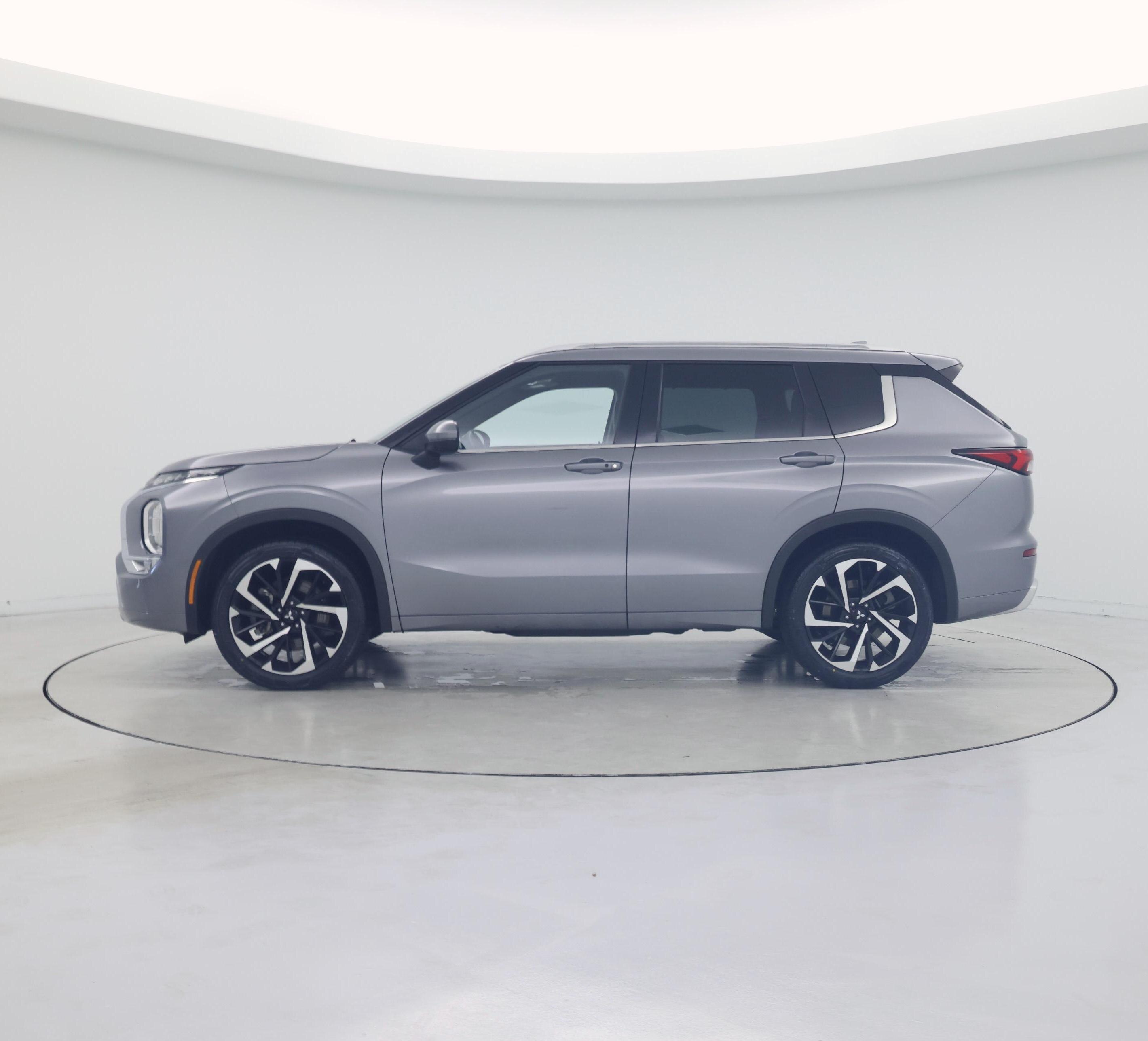 Thumbnail: 2022 Mitsubishi Outlander - 3