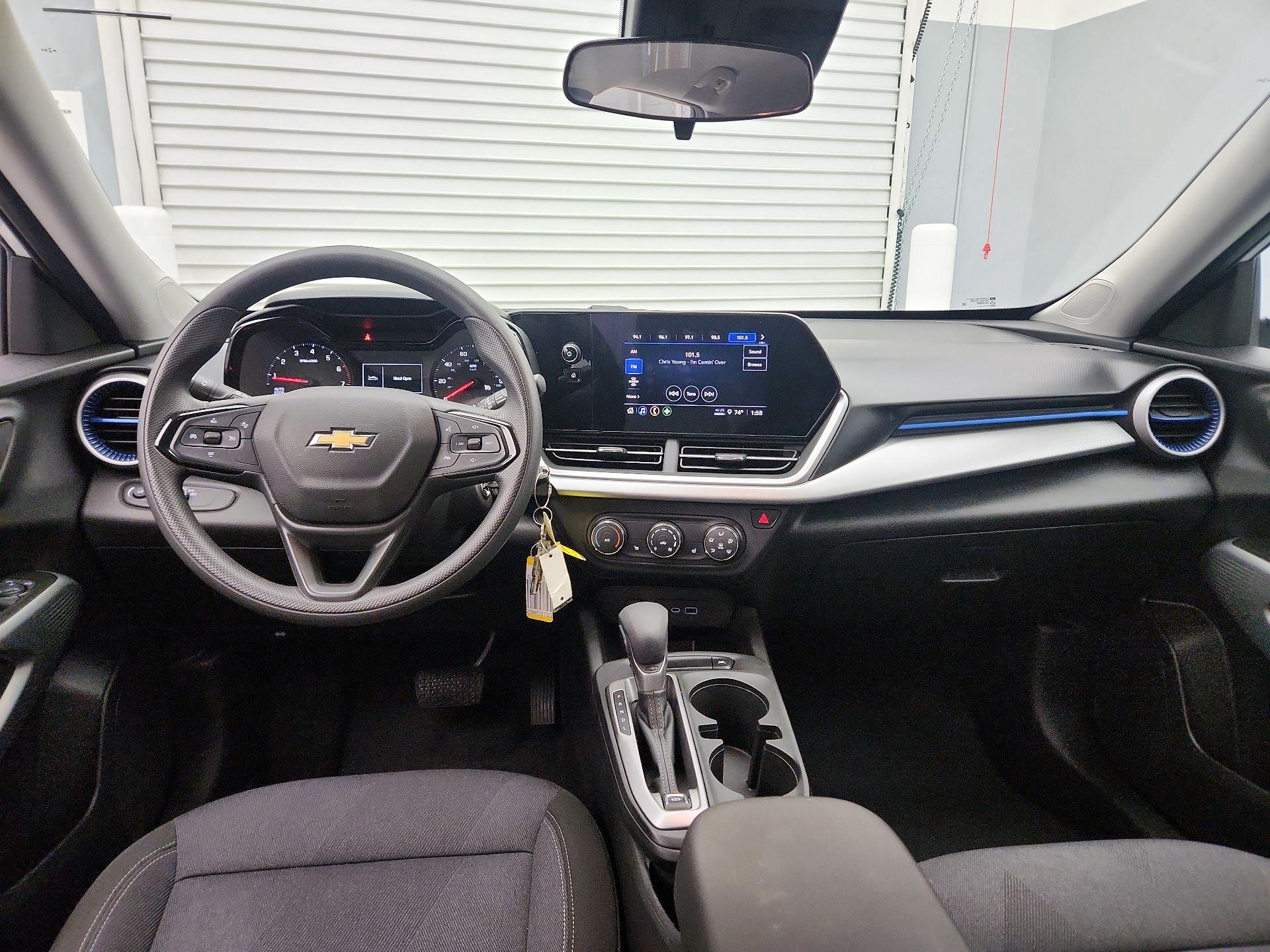 Thumbnail: 2025 Chevrolet Trax - 9