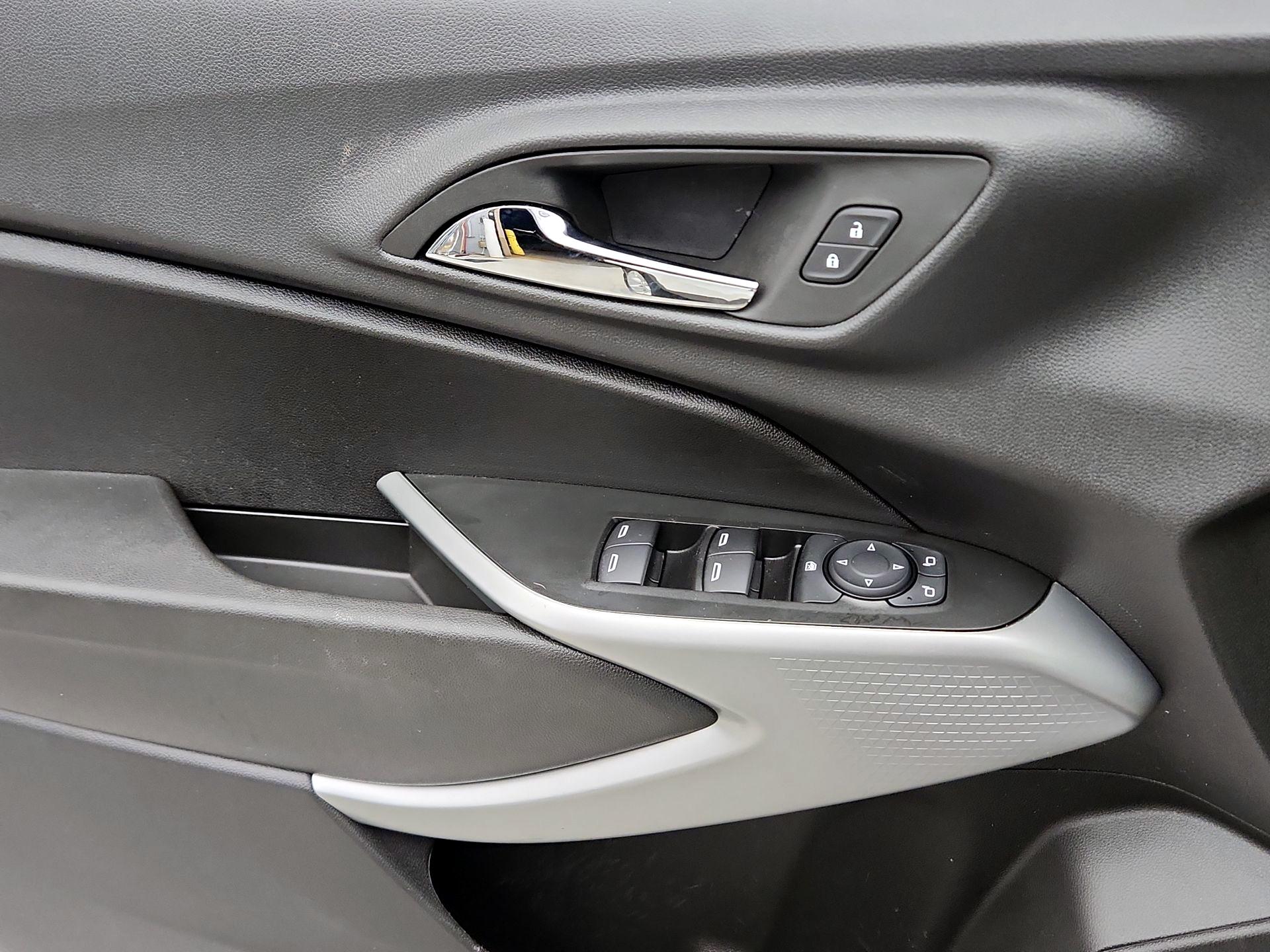 Thumbnail: 2025 Chevrolet Trax - 12