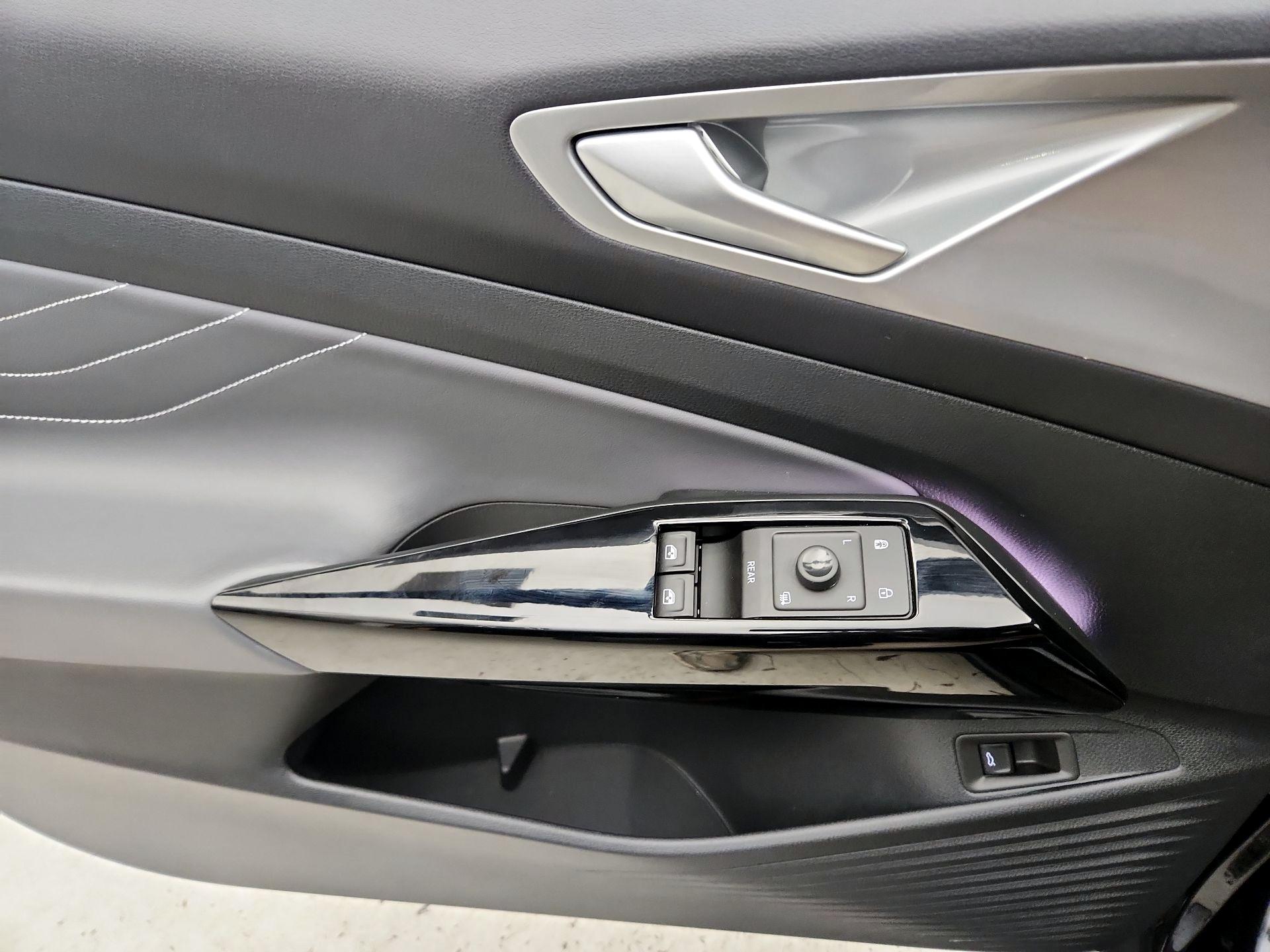 Thumbnail: 2023 Volkswagen ID.4 - 12