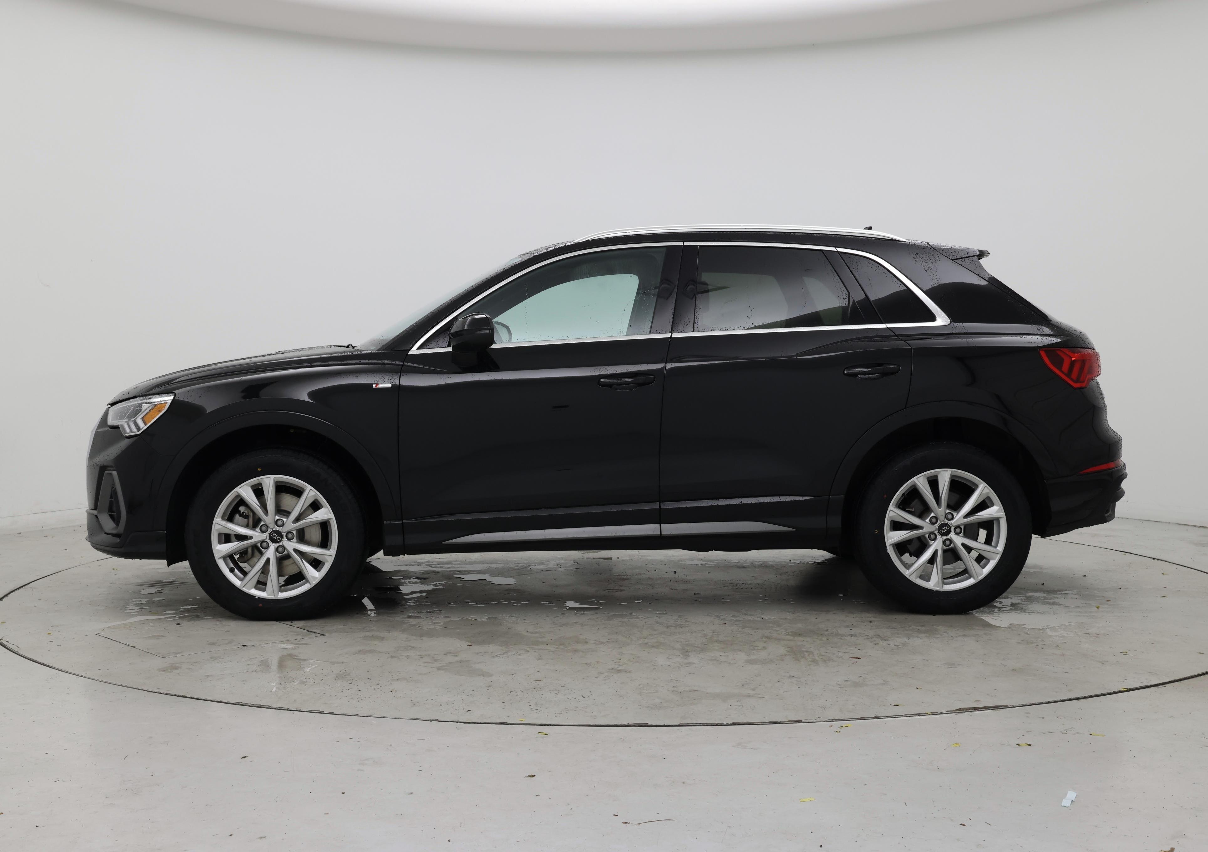 Thumbnail: 2023 Audi Q3 - 3