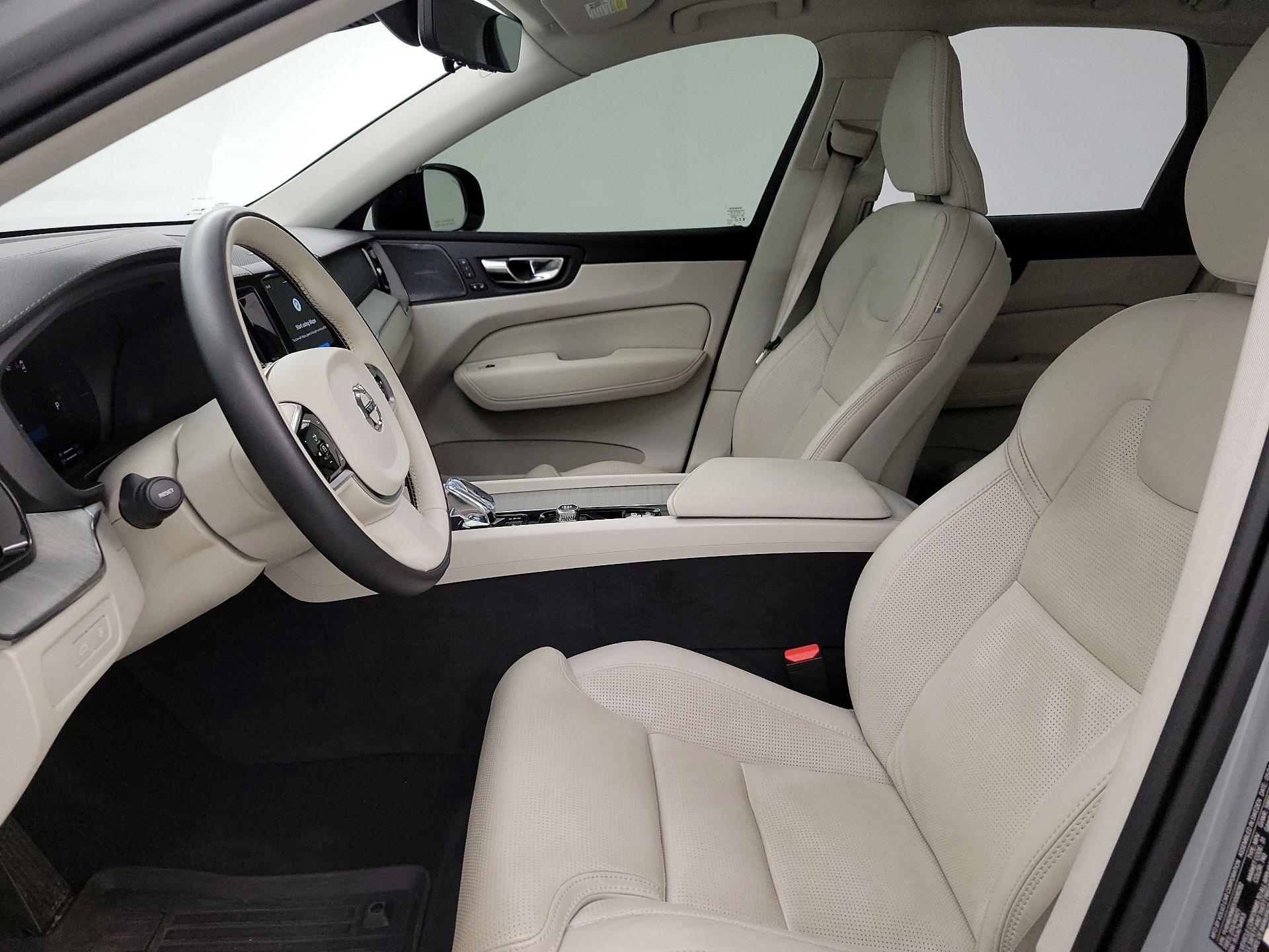 Thumbnail: 2025 Volvo XC60 - 11