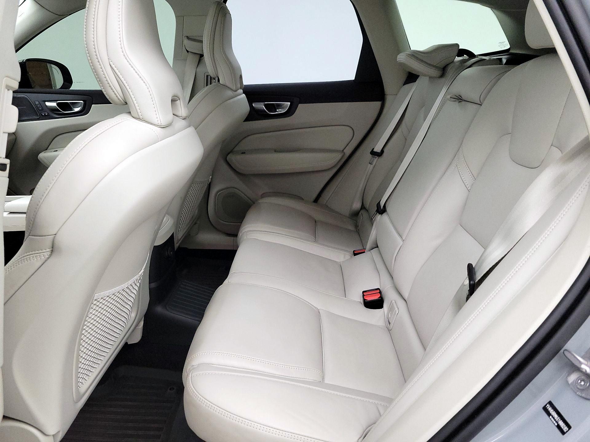 Thumbnail: 2025 Volvo XC60 - 20