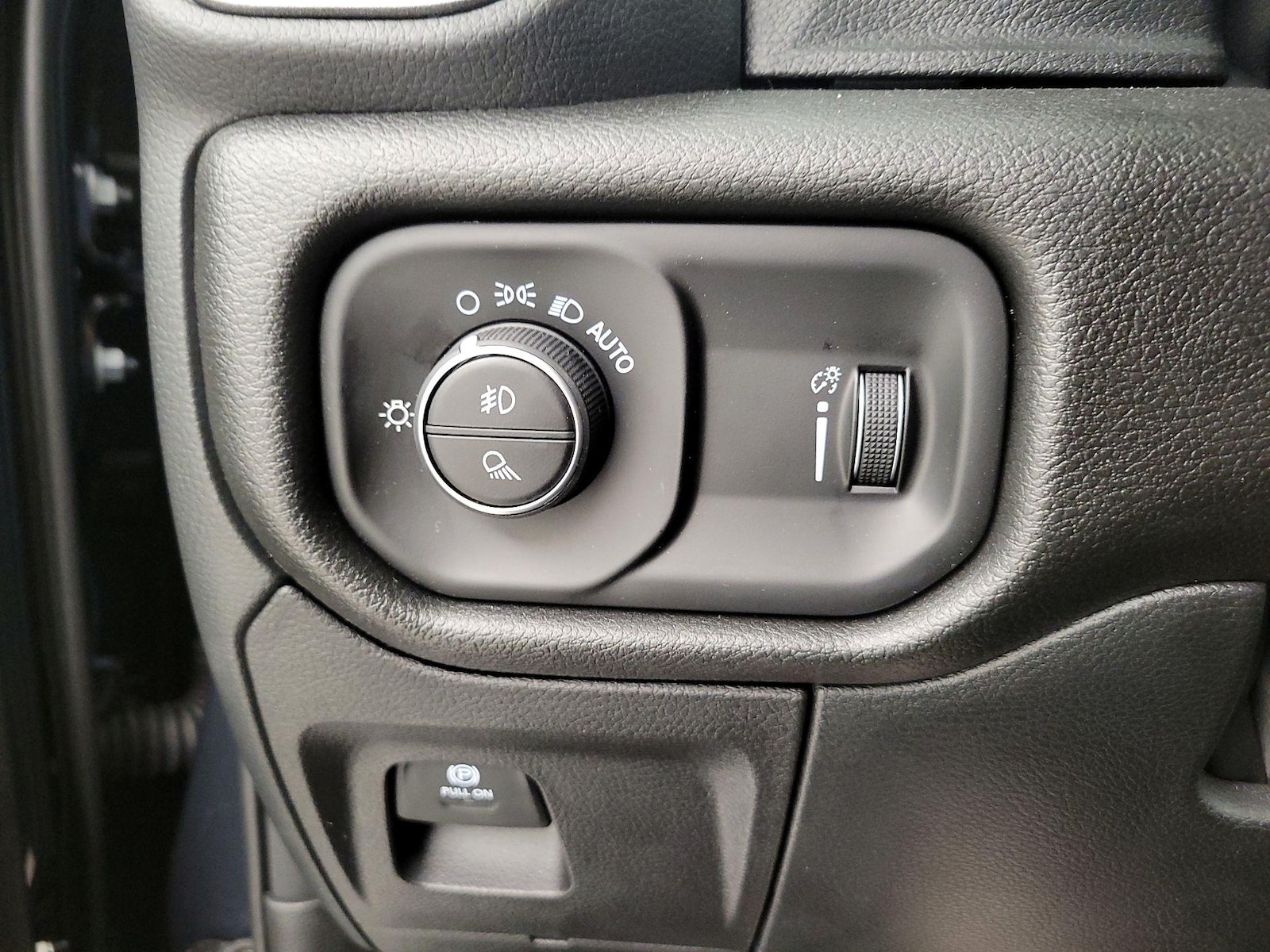 2026 RAM Ram 1500 Pickup Express - Photo 14