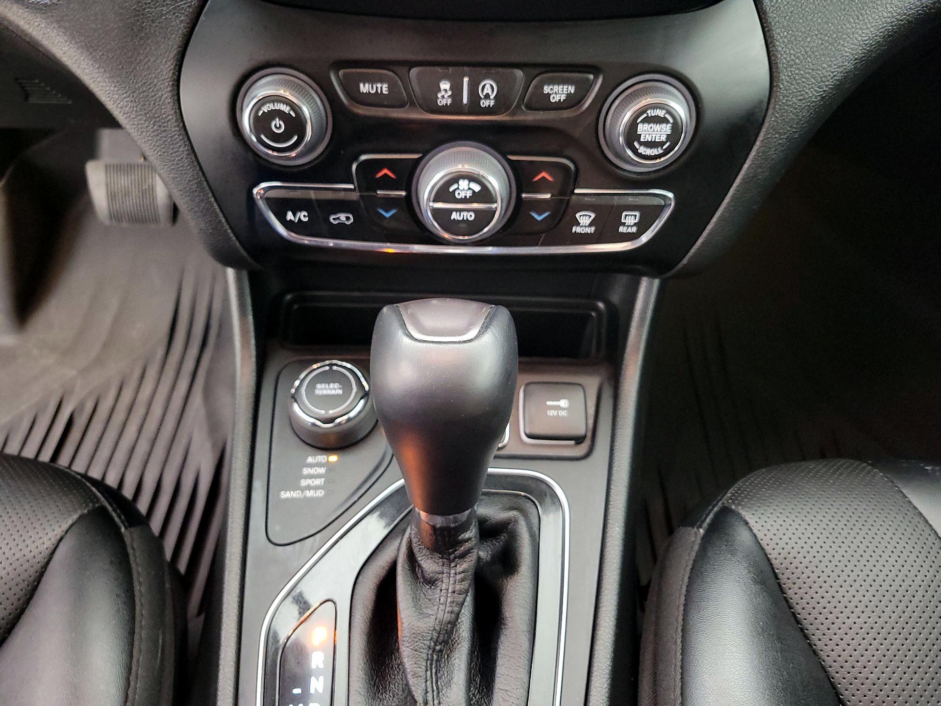 Thumbnail: 2023 Jeep Cherokee - 18