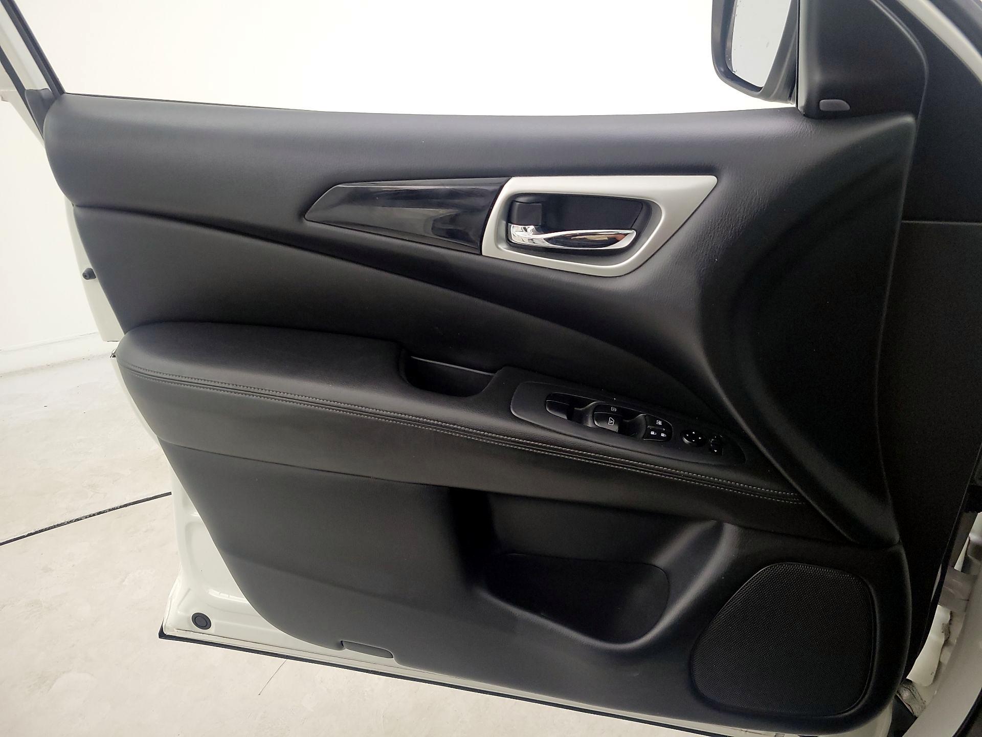Thumbnail: 2019 Nissan Pathfinder - 12