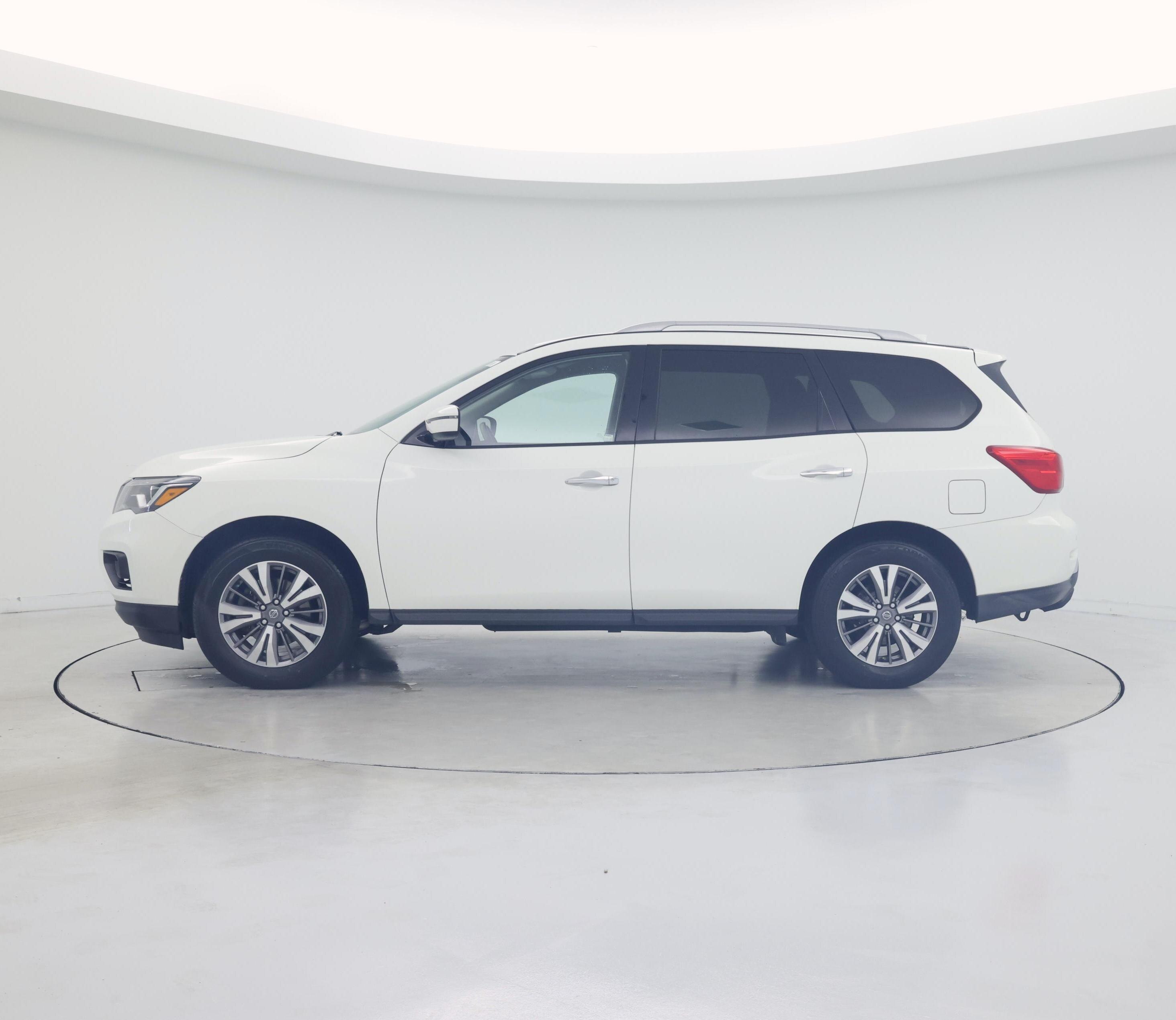 Thumbnail: 2019 Nissan Pathfinder - 3