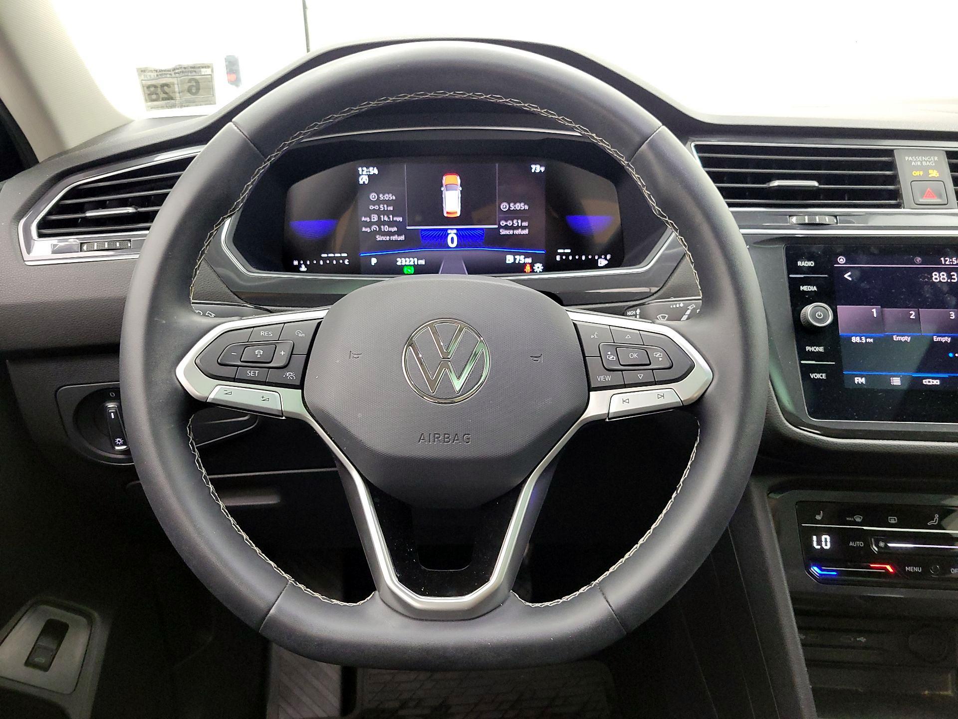 Thumbnail: 2023 Volkswagen Tiguan - 10