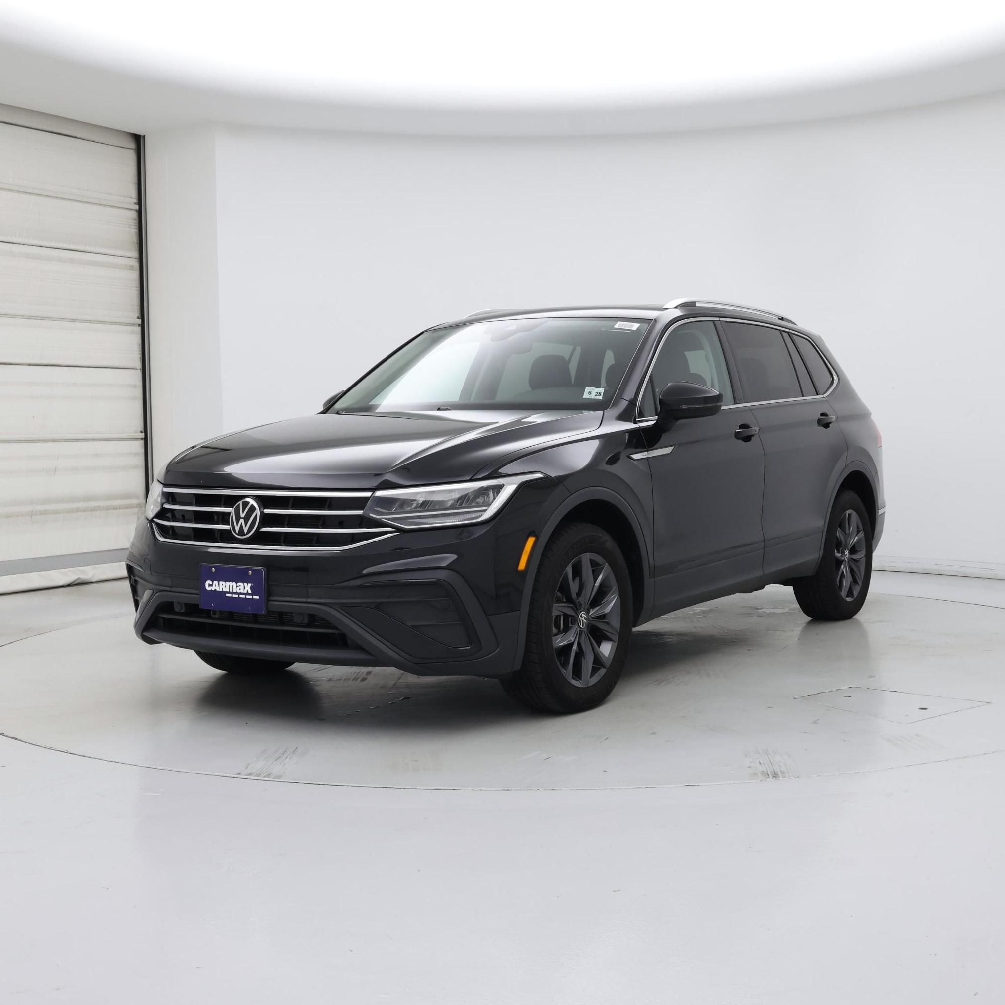Thumbnail: 2023 Volkswagen Tiguan - 4