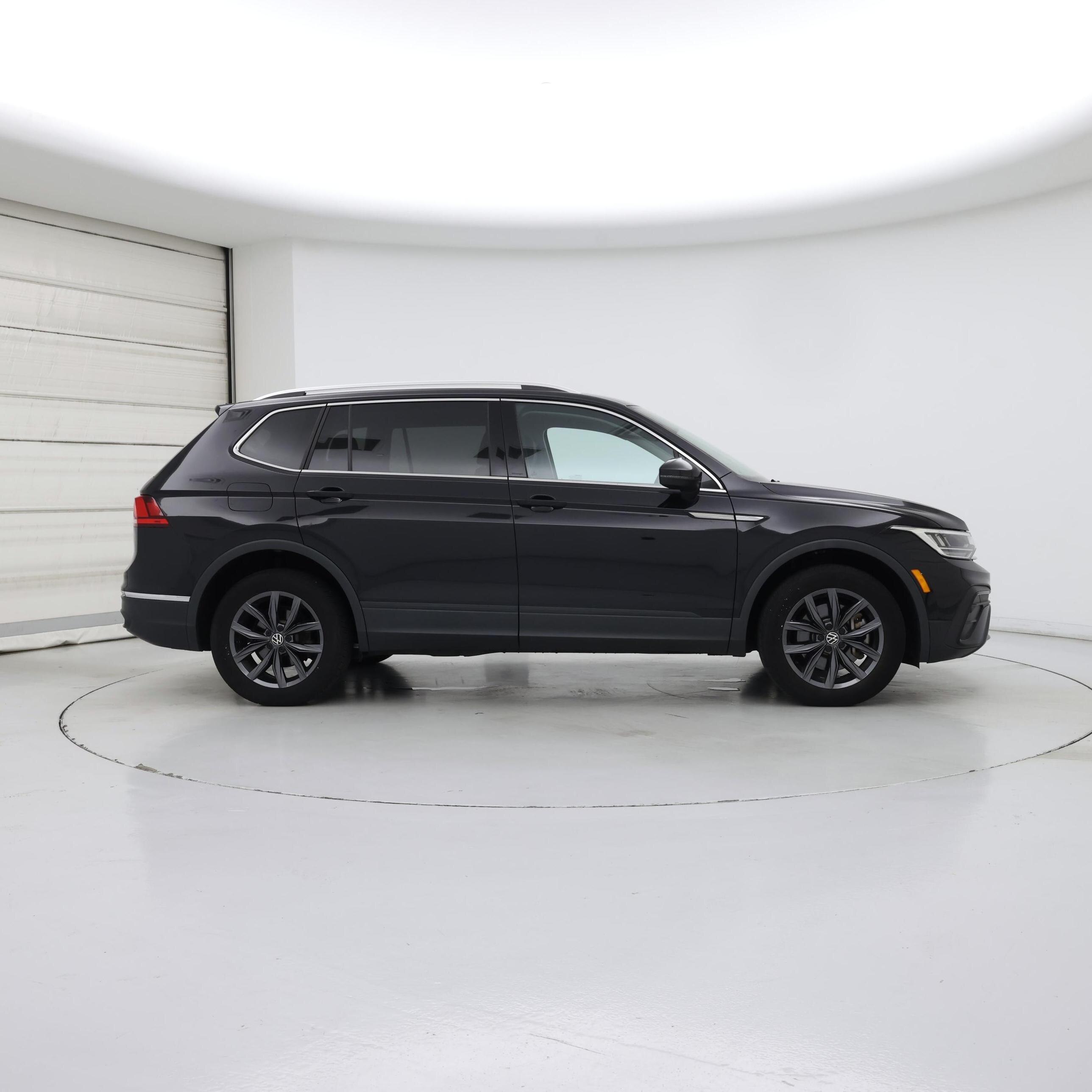 Thumbnail: 2023 Volkswagen Tiguan - 7