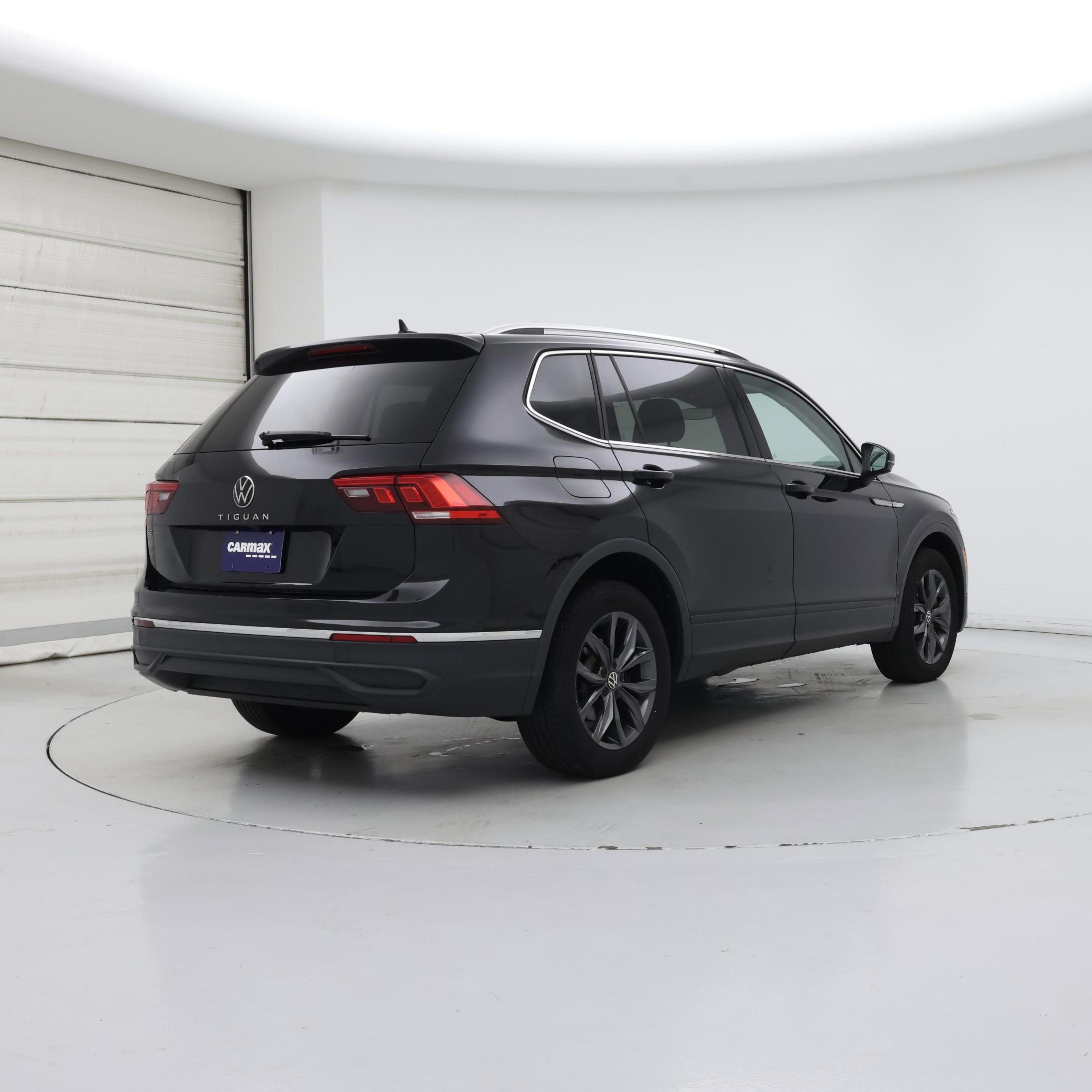 Thumbnail: 2023 Volkswagen Tiguan - 8