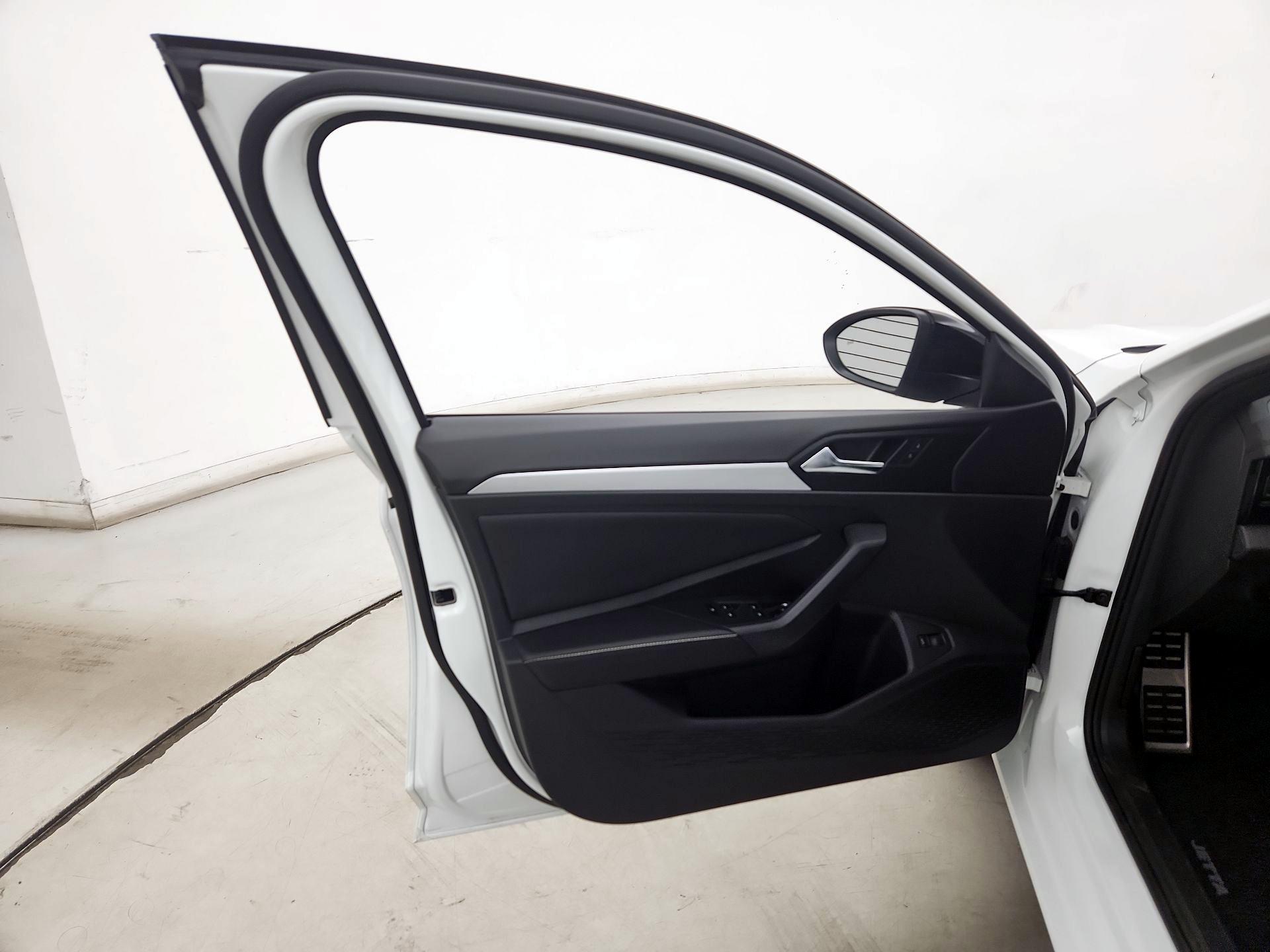 Thumbnail: 2025 Volkswagen Jetta - 12