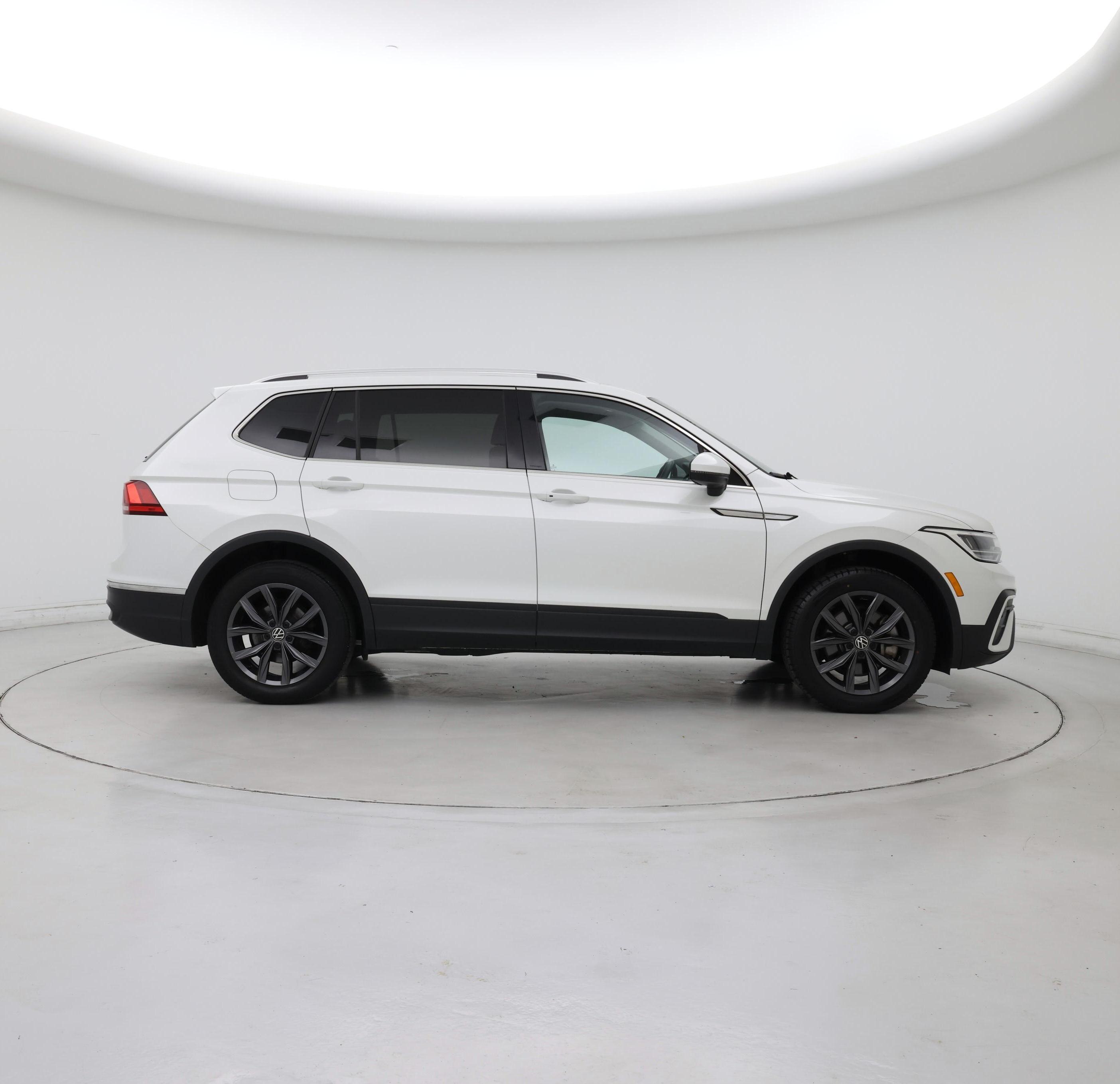 Thumbnail: 2023 Volkswagen Tiguan - 7