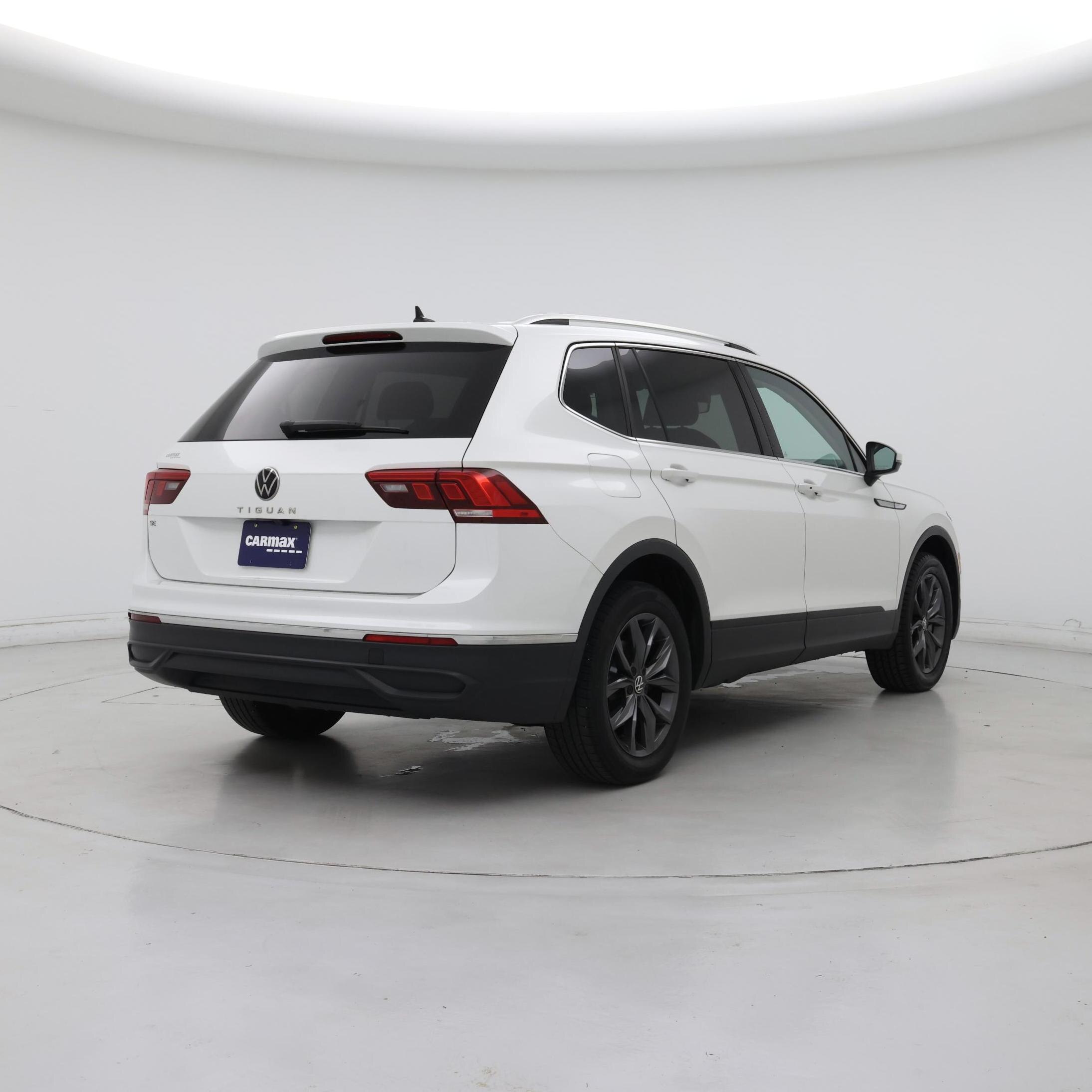 Thumbnail: 2023 Volkswagen Tiguan - 8