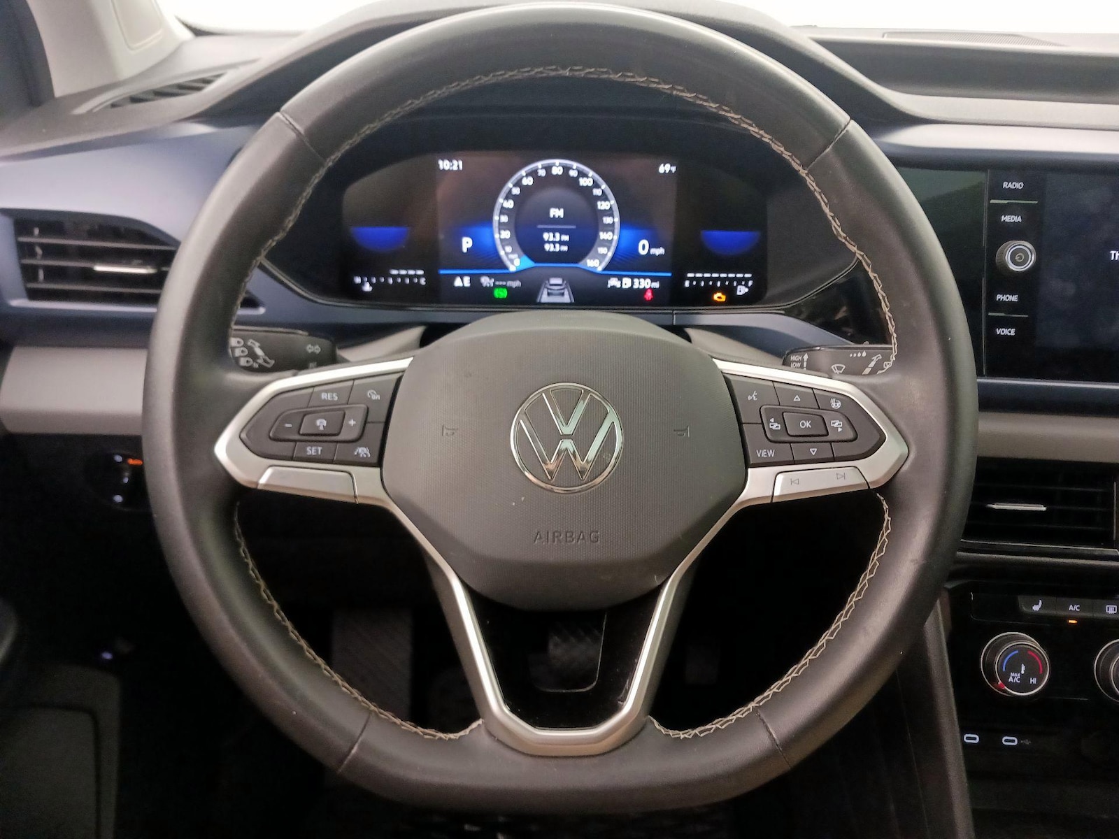 2023 Volkswagen Taos SE - Photo 11
