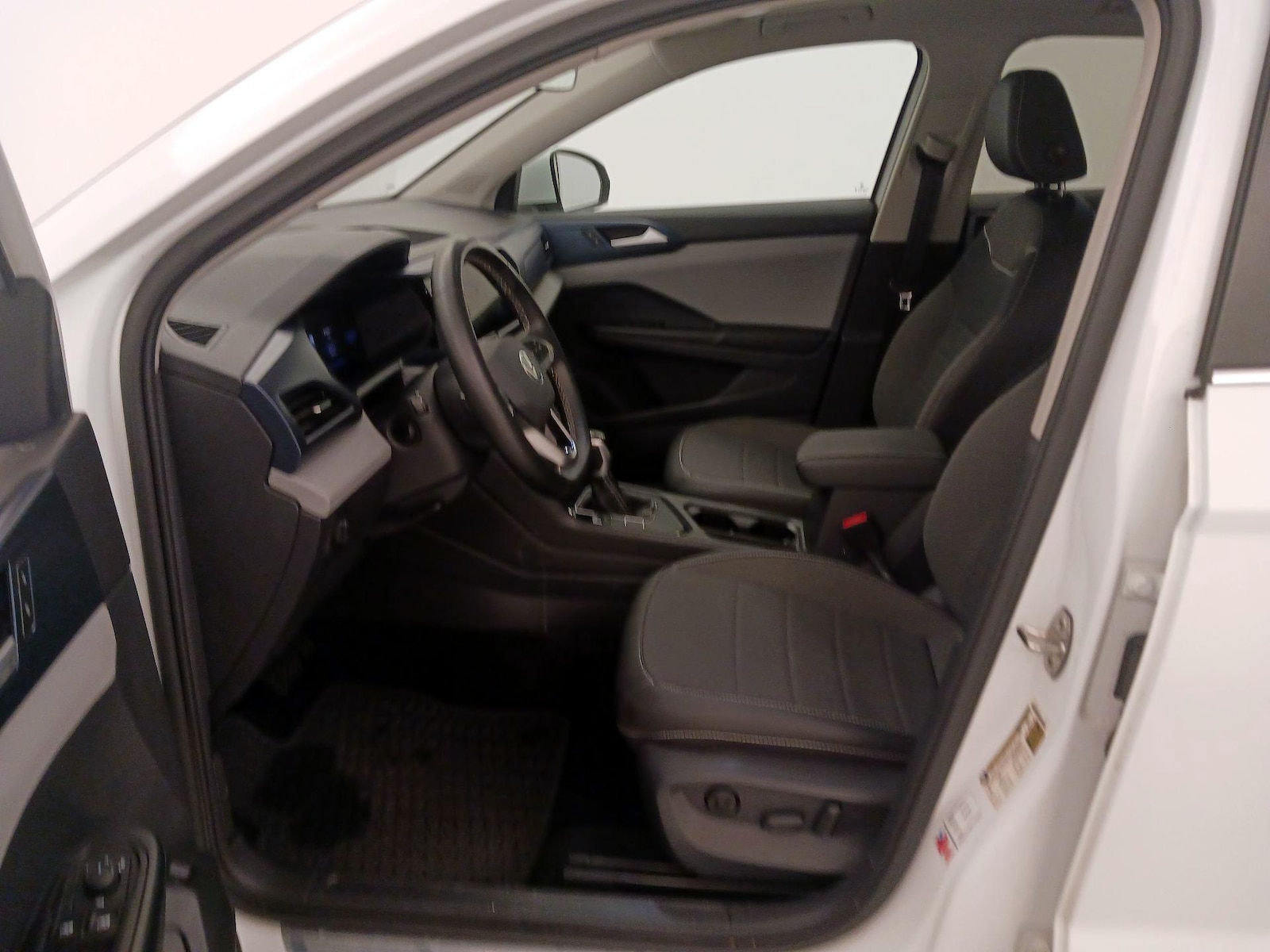 2023 Volkswagen Taos SE - Photo 12