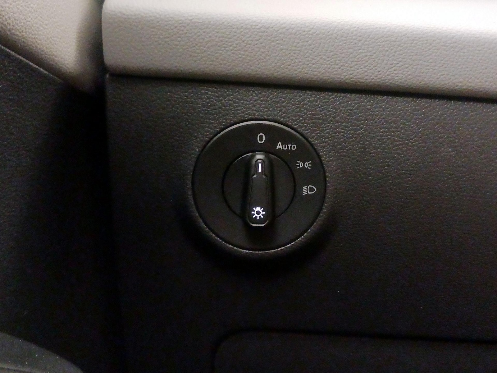 2023 Volkswagen Taos SE - Photo 14