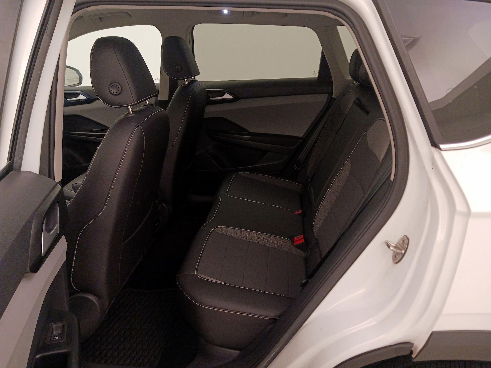 2023 Volkswagen Taos SE - Photo 21
