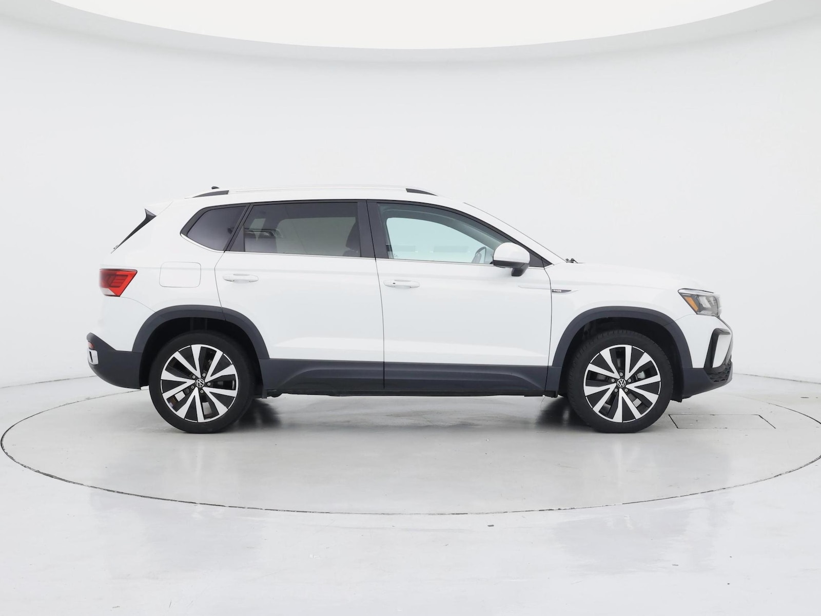 2023 Volkswagen Taos SE - Photo 8