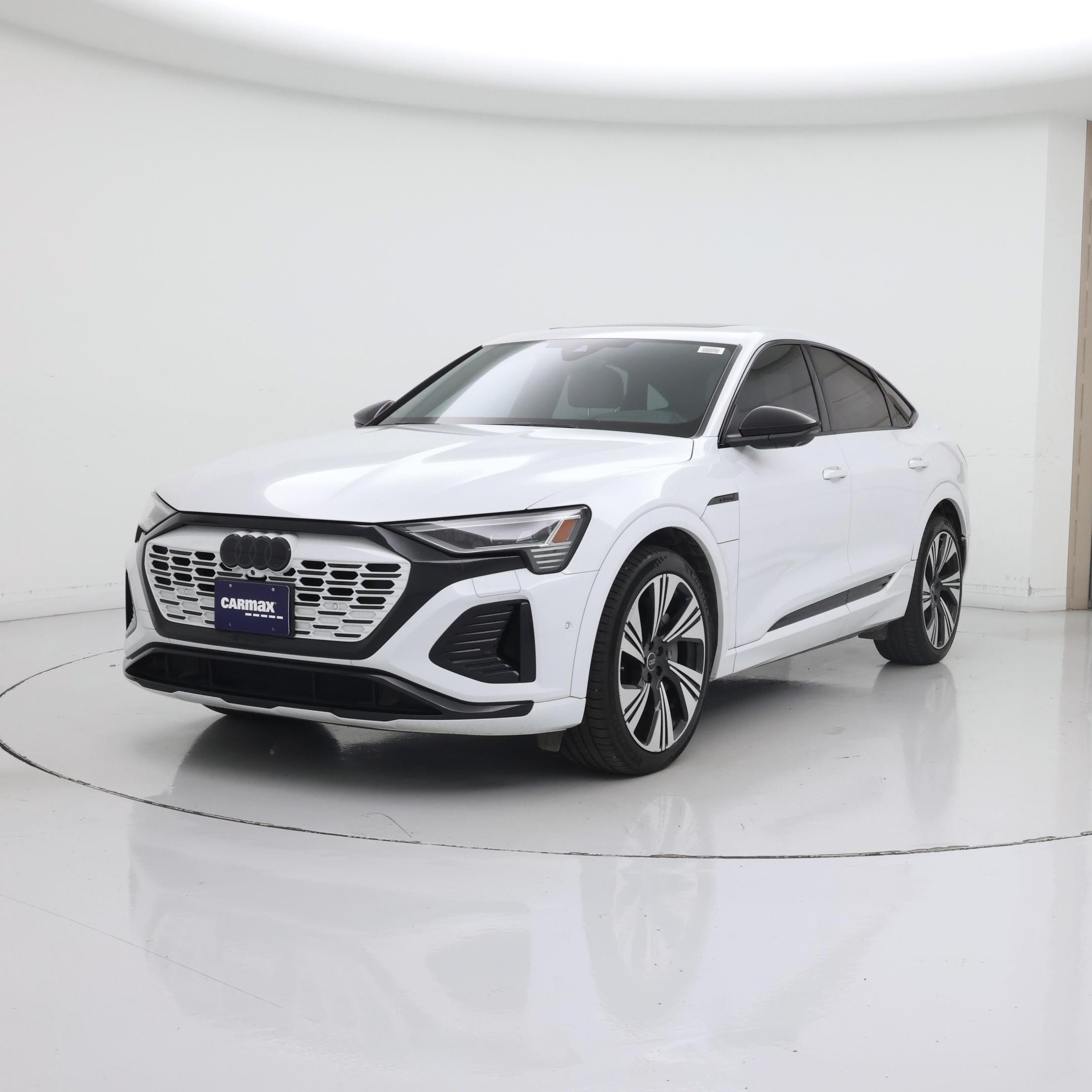 Thumbnail: 2024 Audi Q8 e-tron - 4