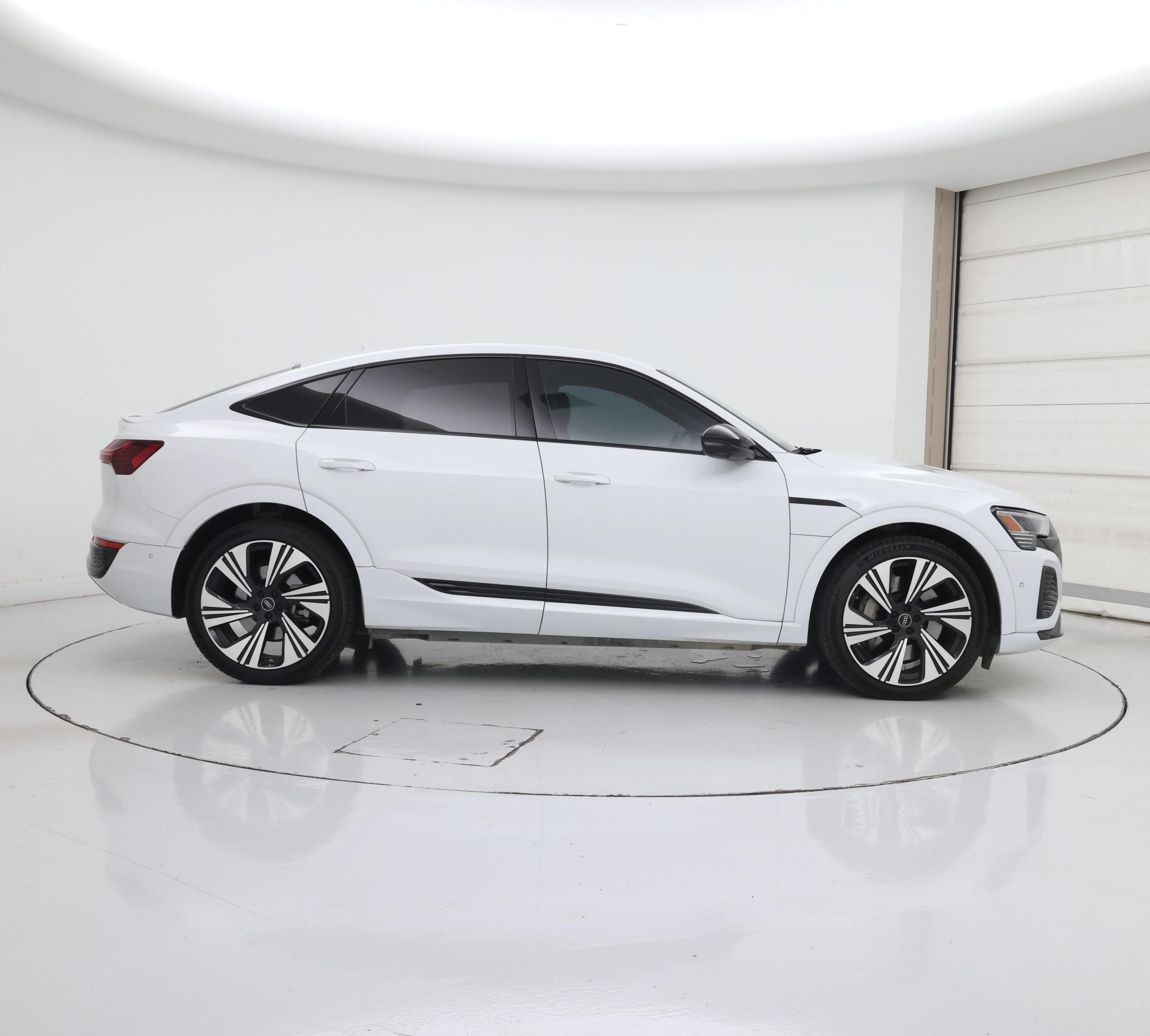 Thumbnail: 2024 Audi Q8 e-tron - 7