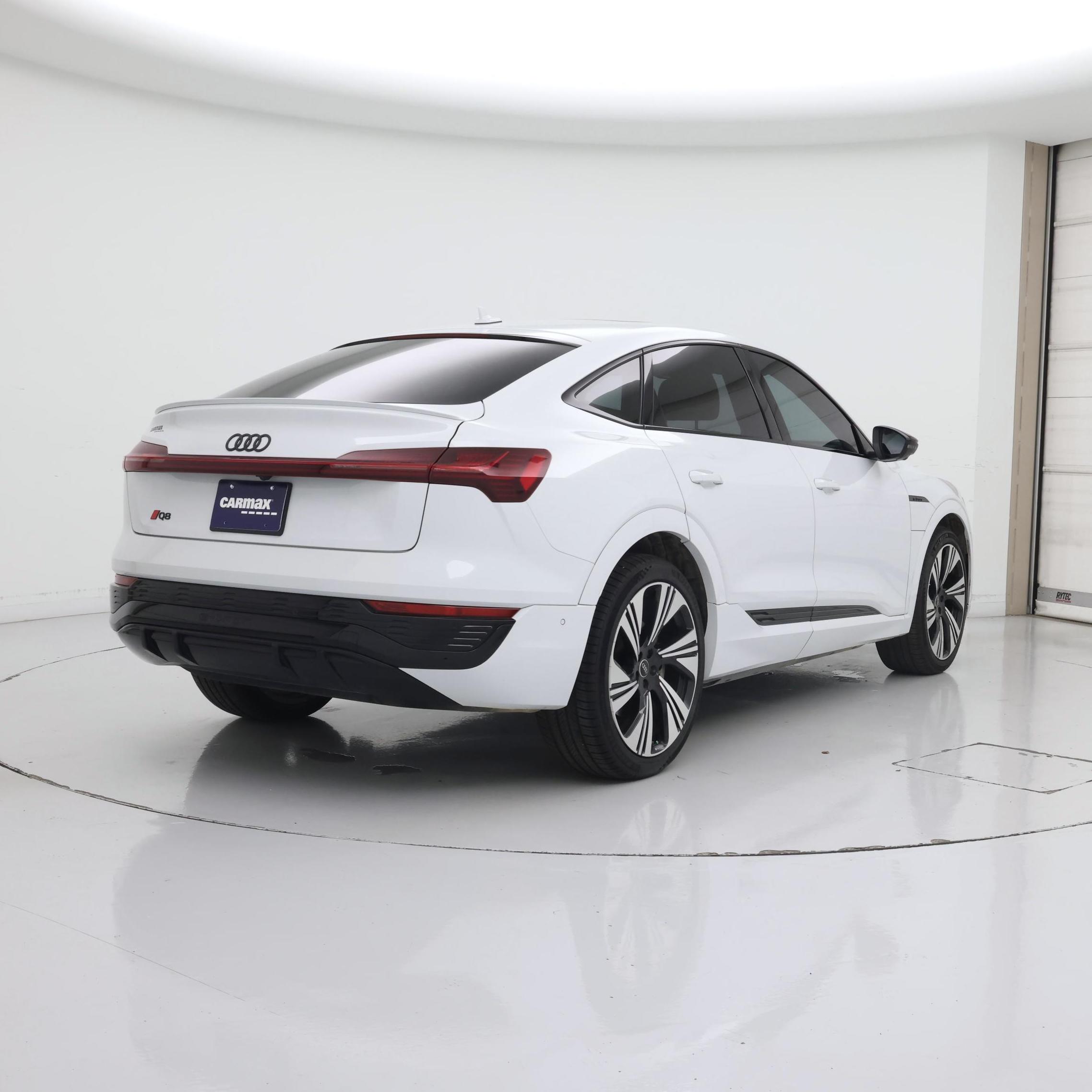 Thumbnail: 2024 Audi Q8 e-tron - 8