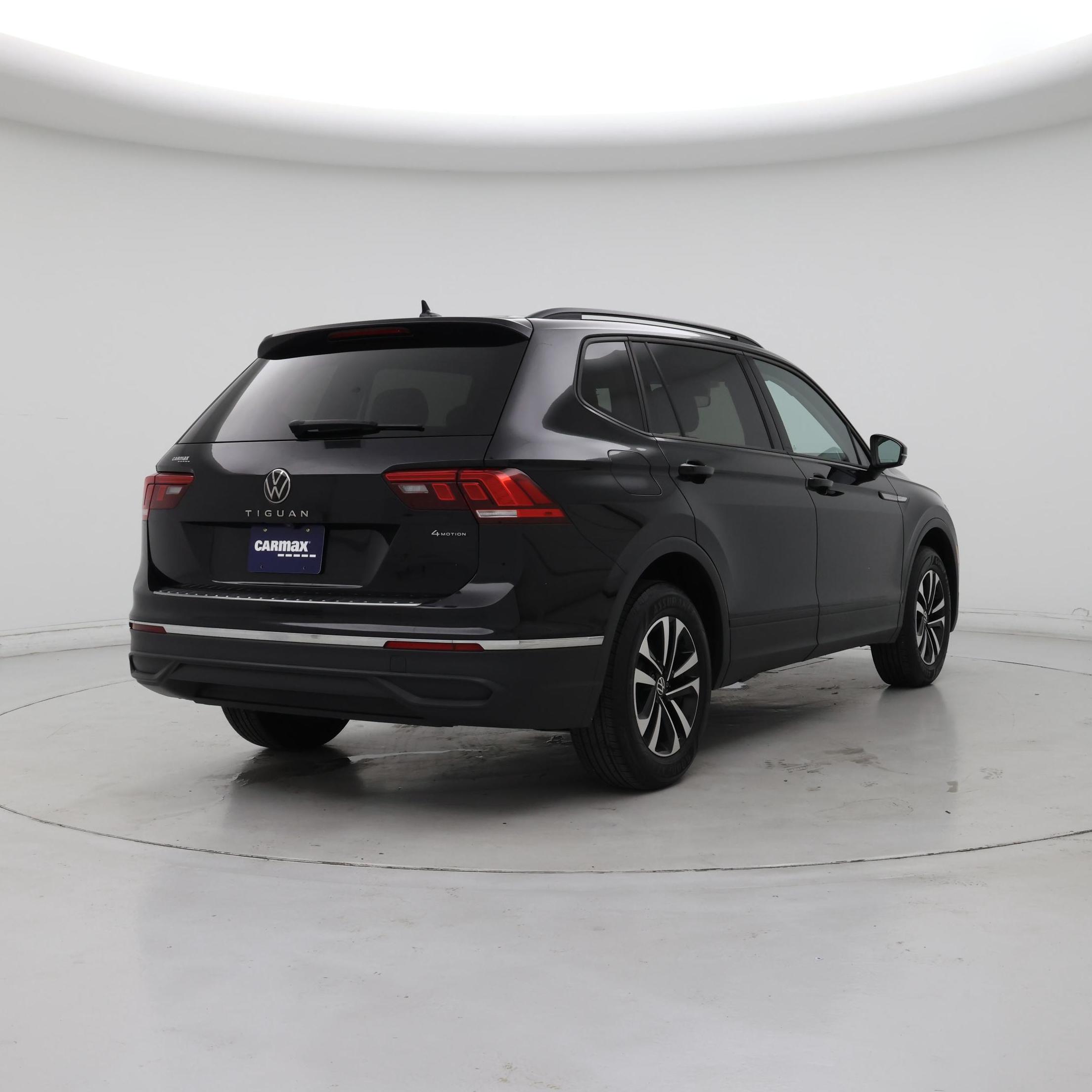 Thumbnail: 2023 Volkswagen Tiguan - 8