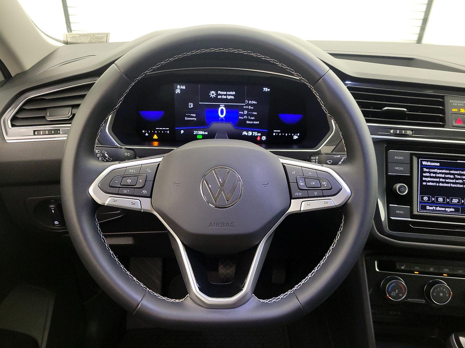 Thumbnail: 2023 Volkswagen Tiguan - 10
