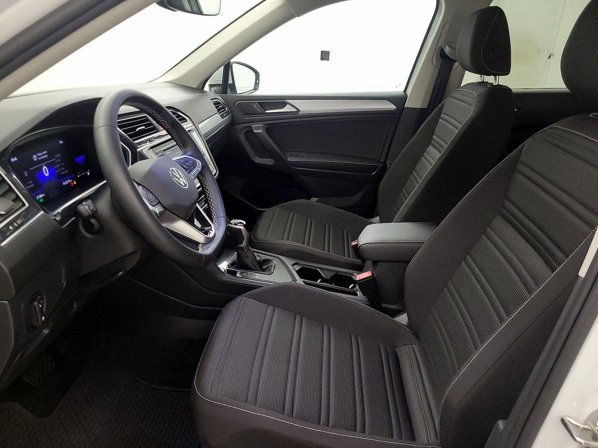 Thumbnail: 2023 Volkswagen Tiguan - 11
