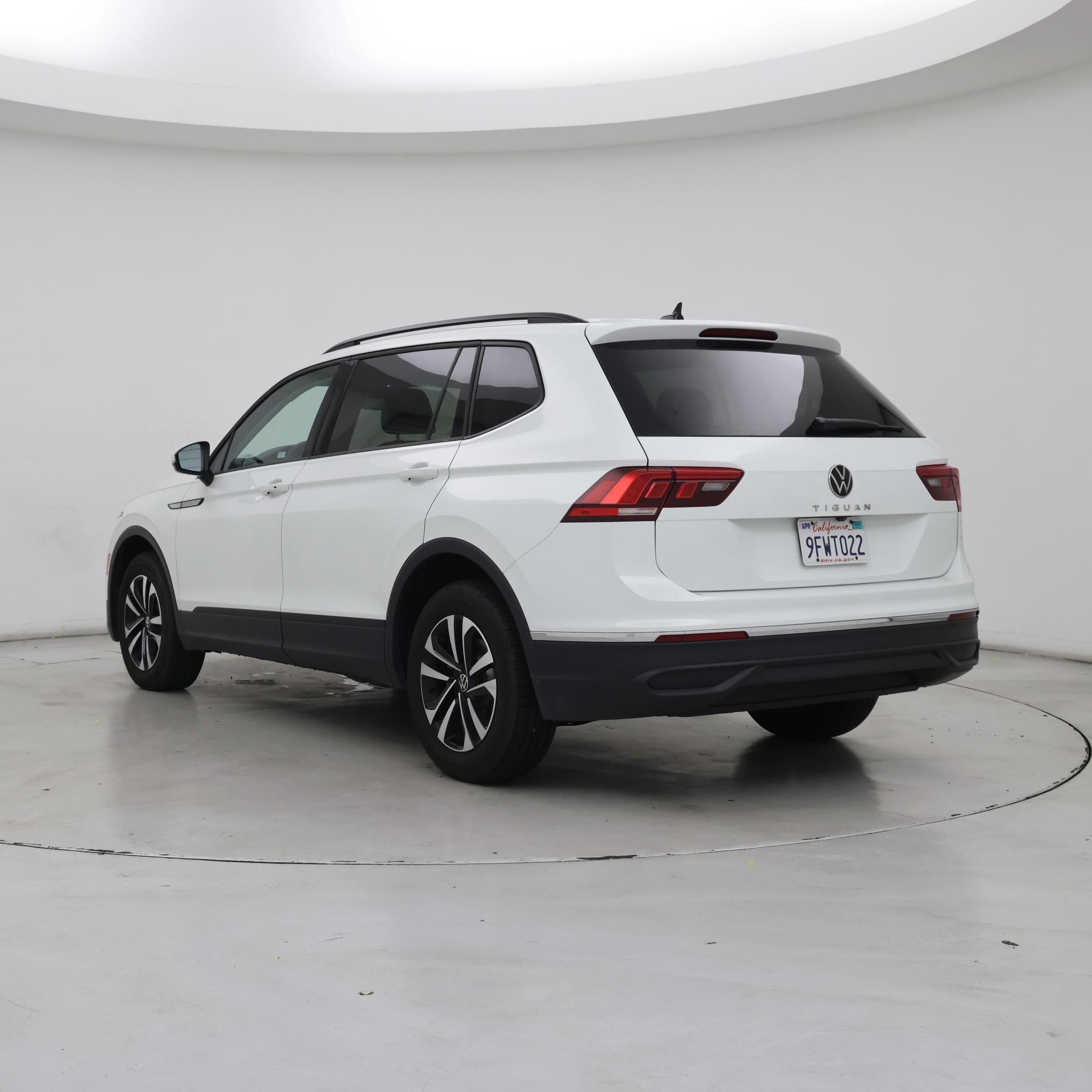 Thumbnail: 2023 Volkswagen Tiguan - 2