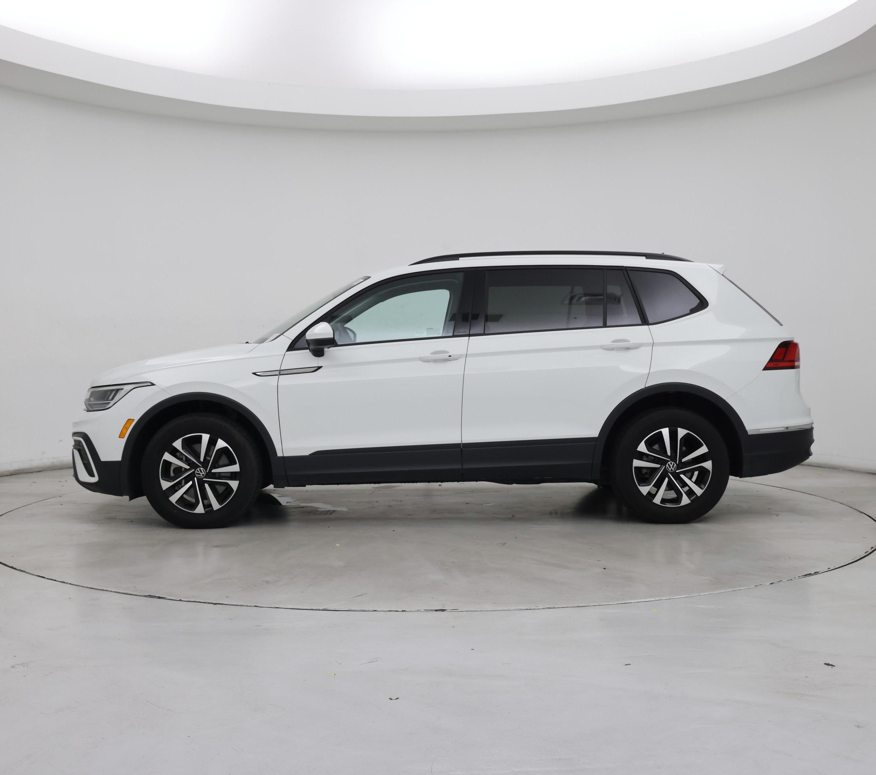 Thumbnail: 2023 Volkswagen Tiguan - 3