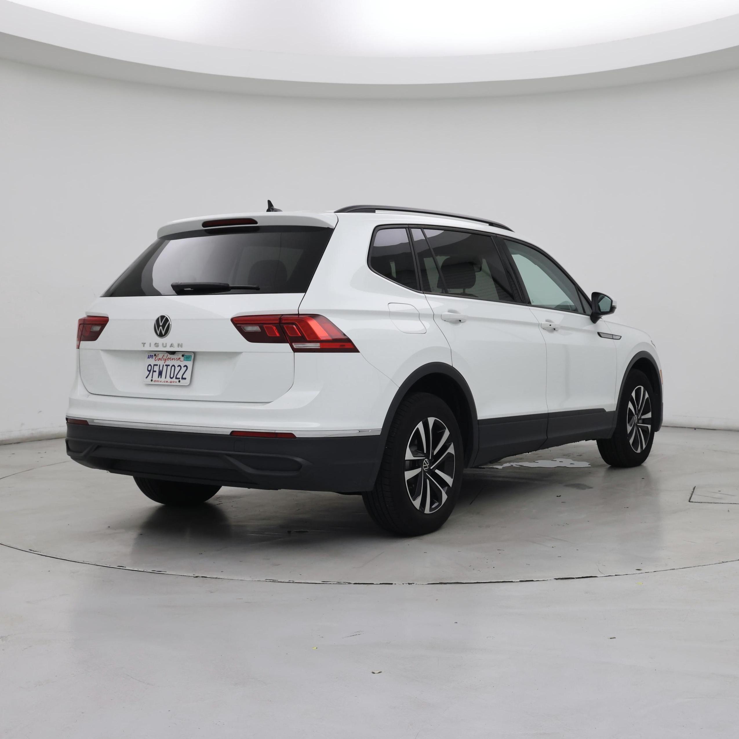 Thumbnail: 2023 Volkswagen Tiguan - 8