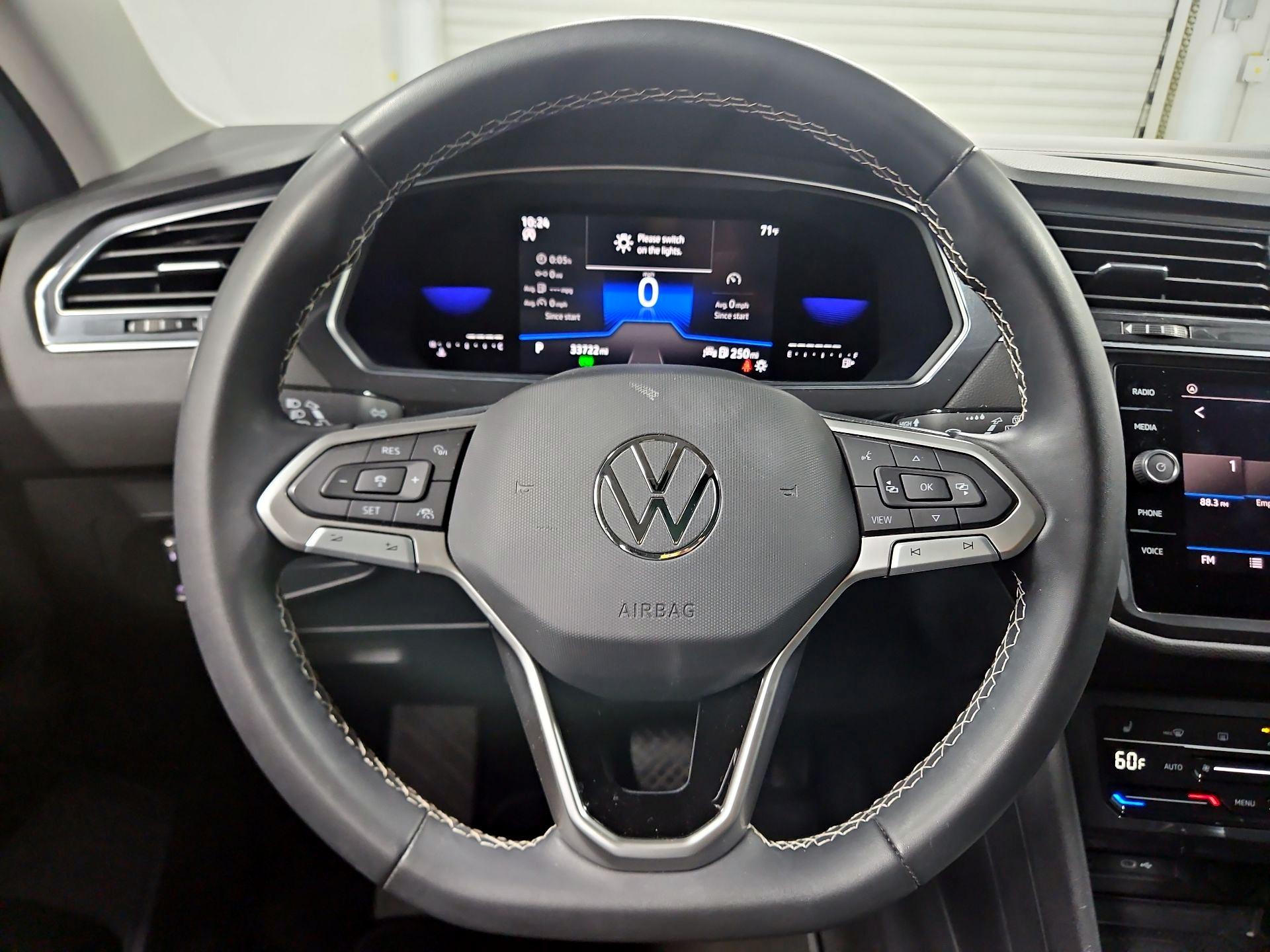 Thumbnail: 2023 Volkswagen Tiguan - 10