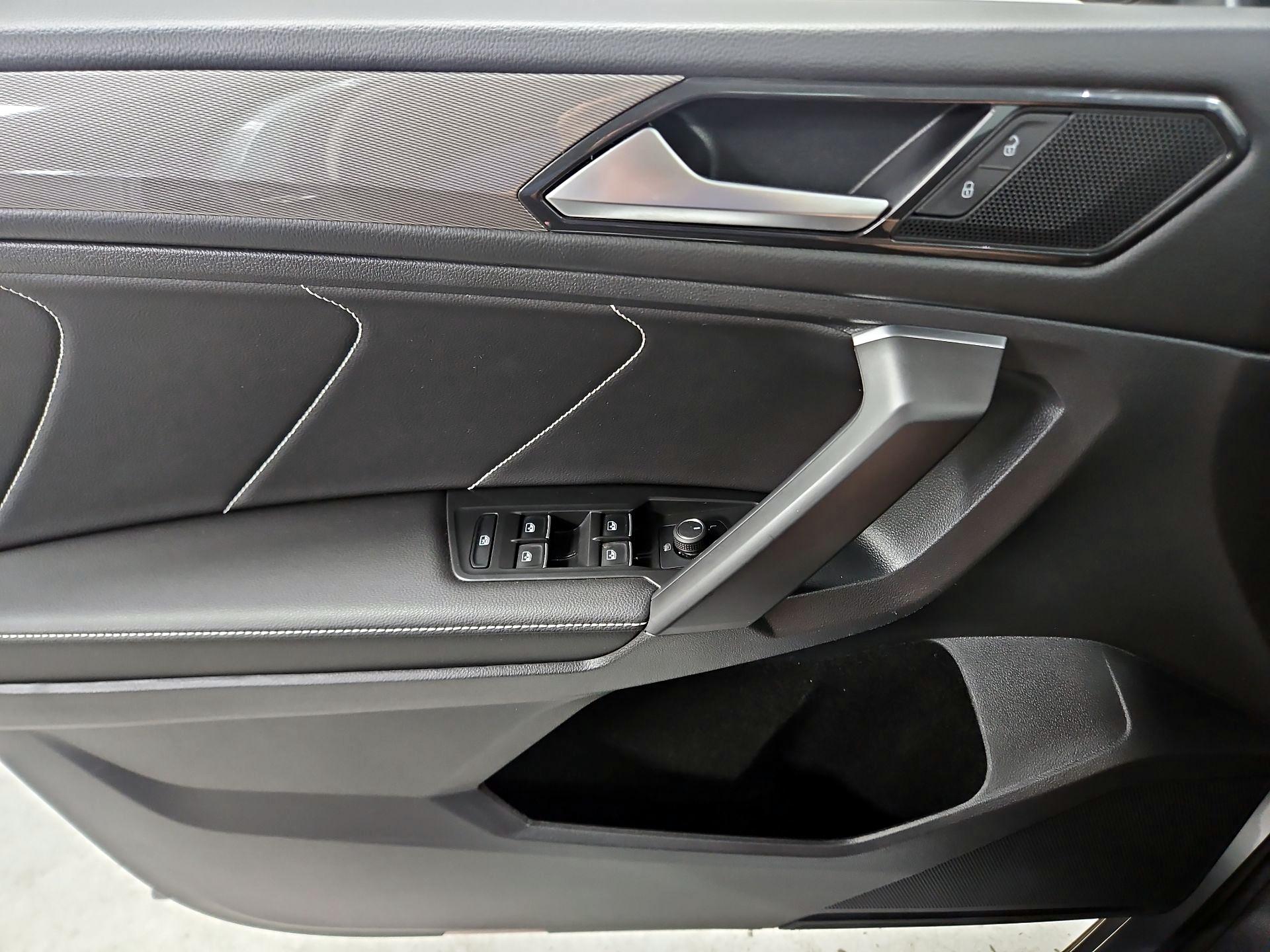 Thumbnail: 2023 Volkswagen Tiguan - 12