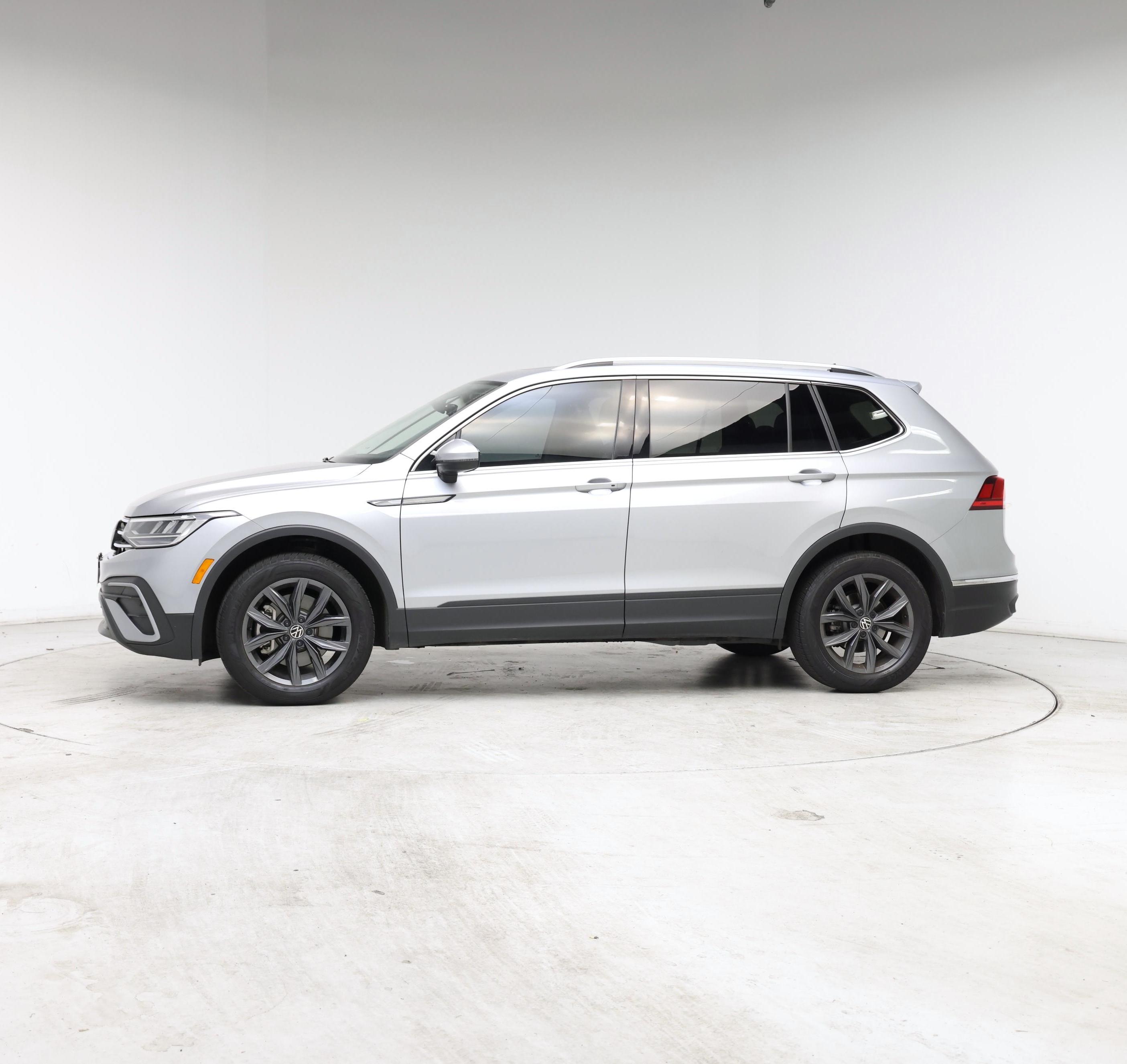 Thumbnail: 2023 Volkswagen Tiguan - 3