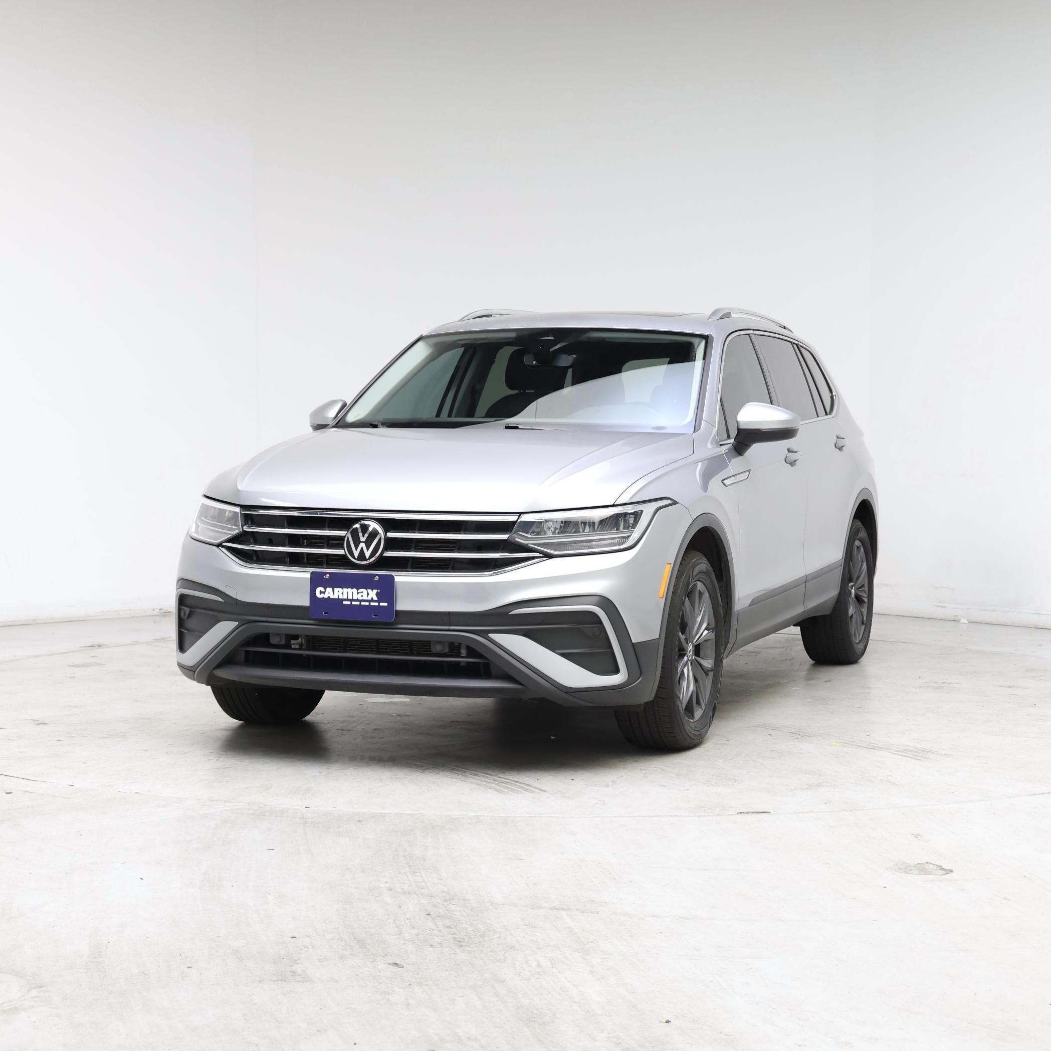 Thumbnail: 2023 Volkswagen Tiguan - 4
