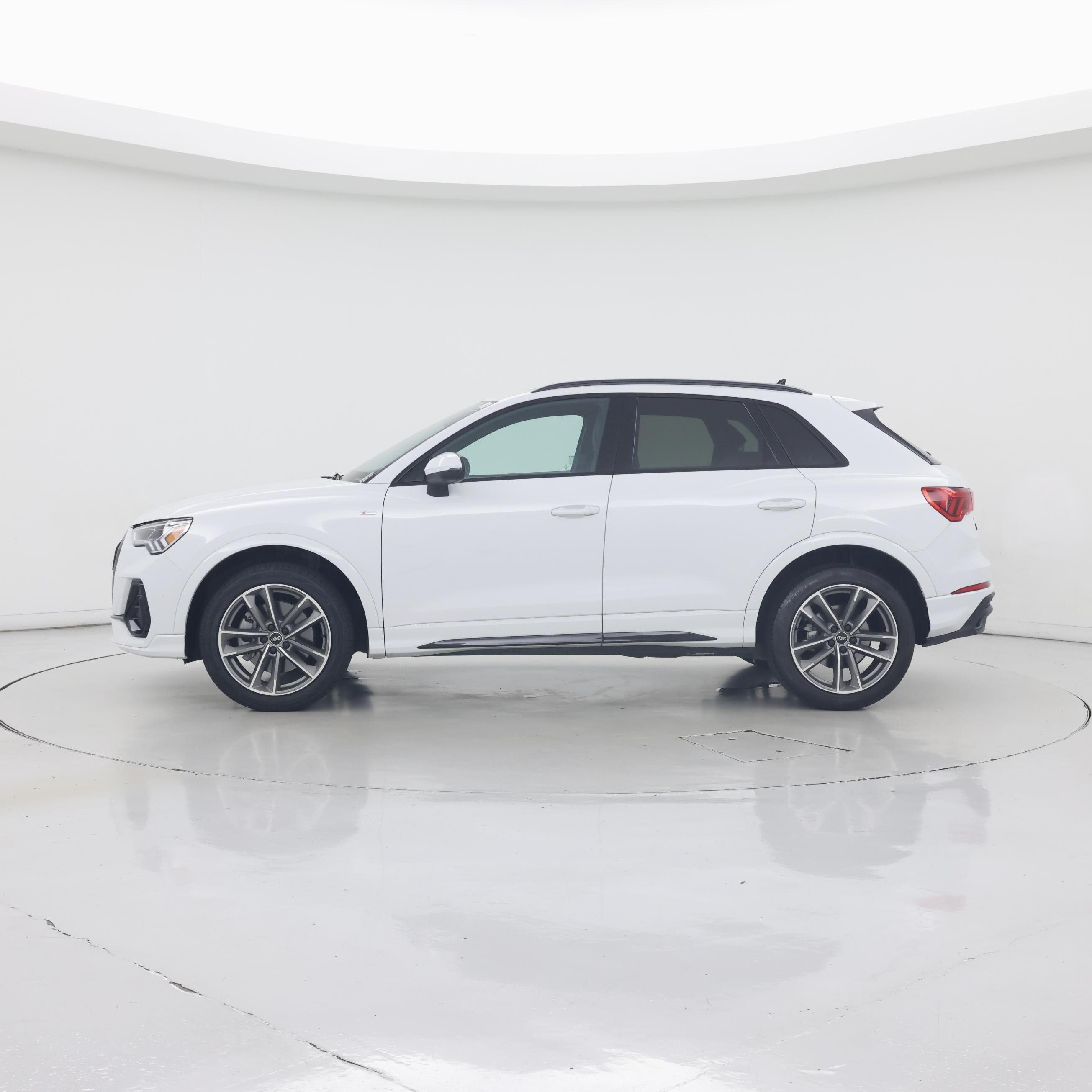 Thumbnail: 2023 Audi Q3 - 3