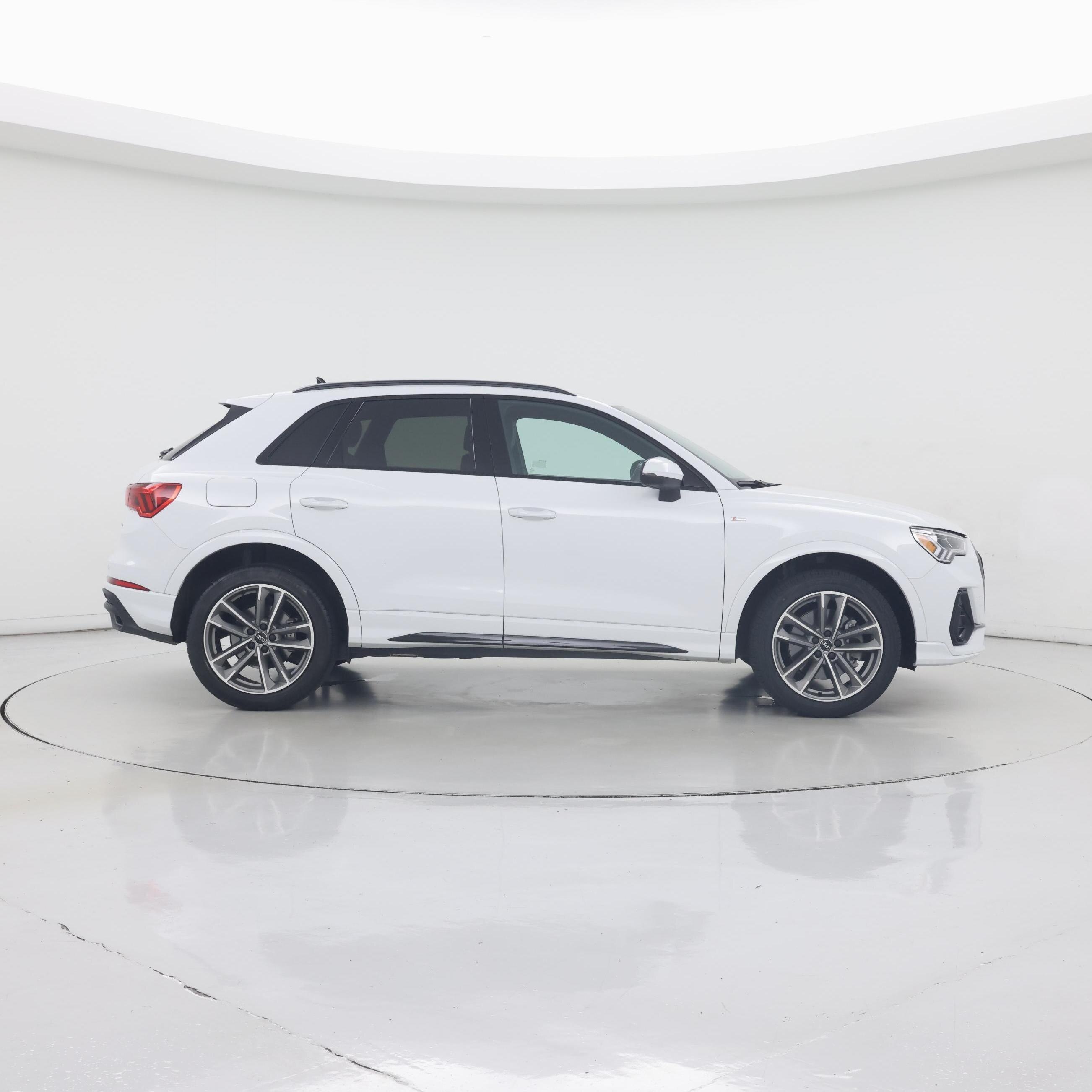 Thumbnail: 2023 Audi Q3 - 7