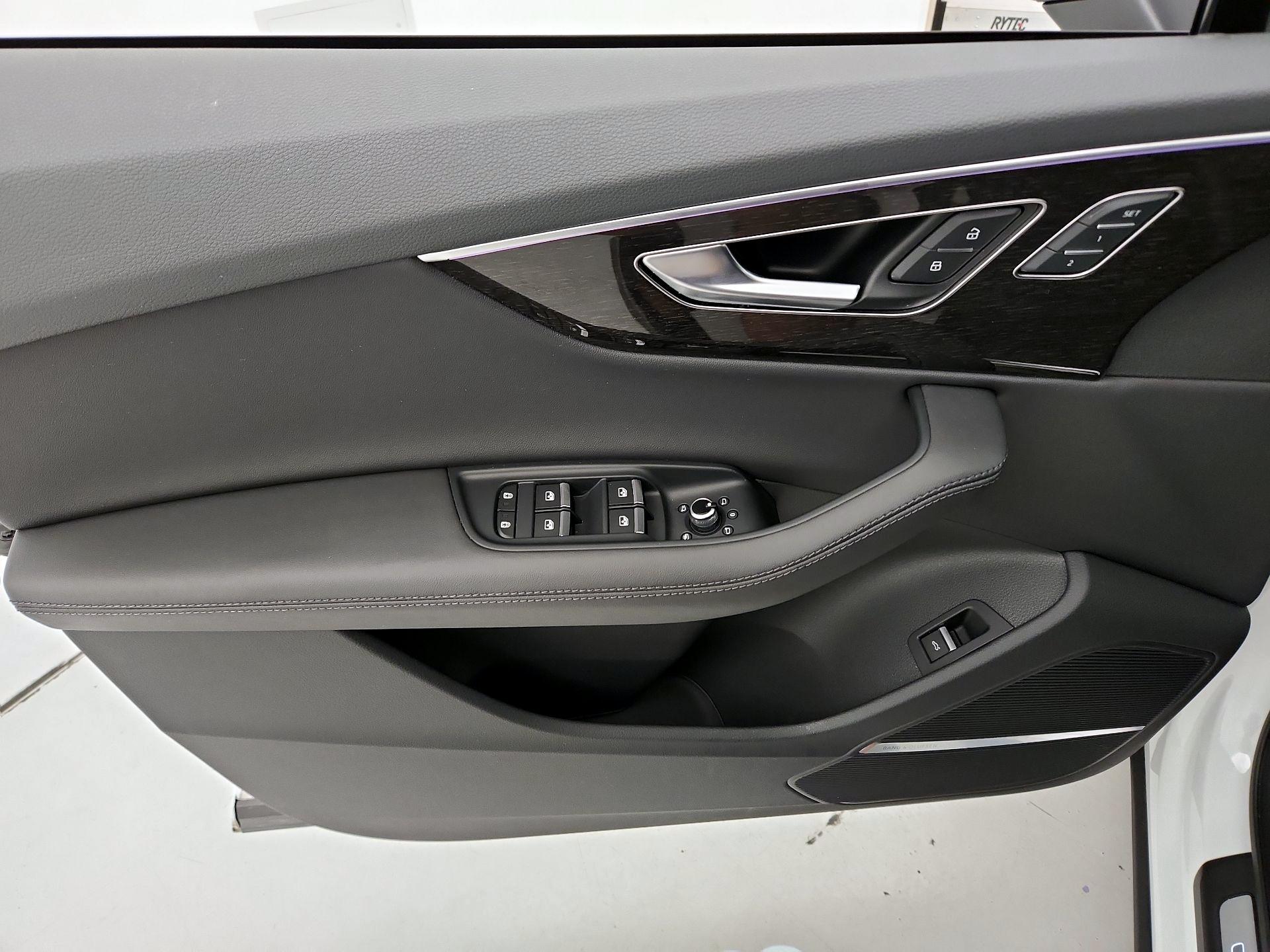 Thumbnail: 2024 Audi Q7 - 12