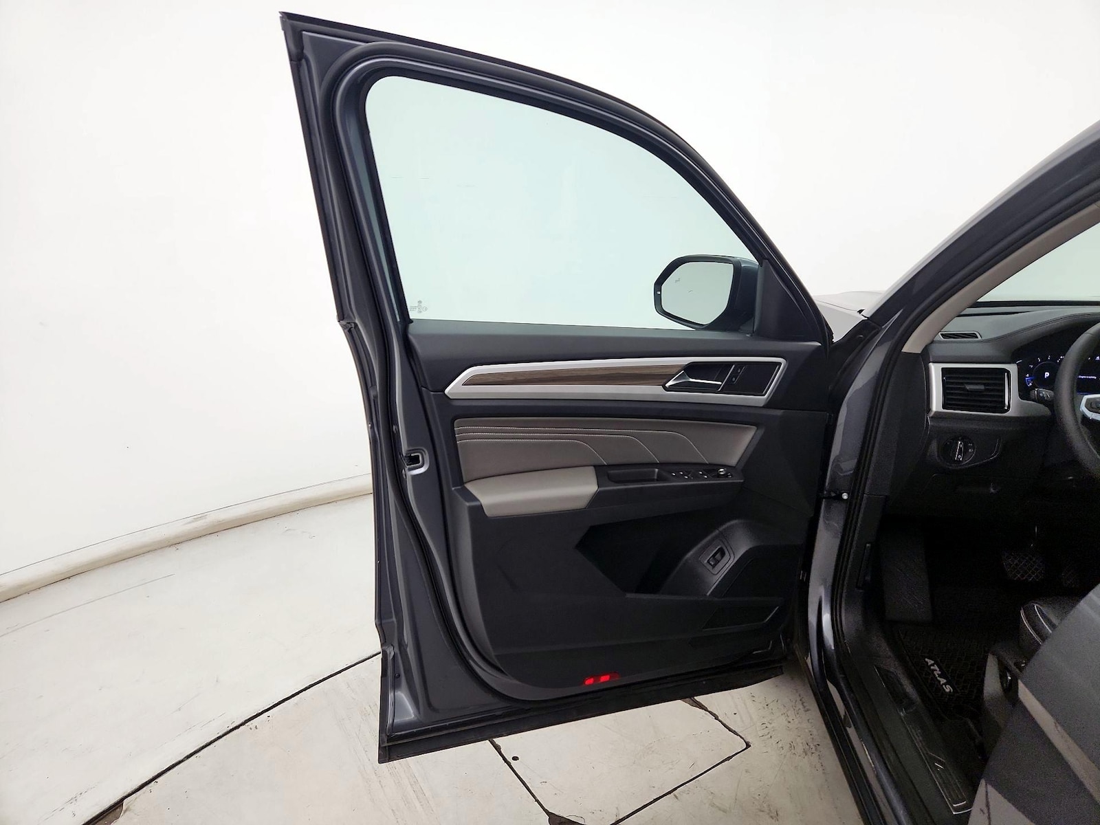2023 Volkswagen Atlas SEL - Photo 11