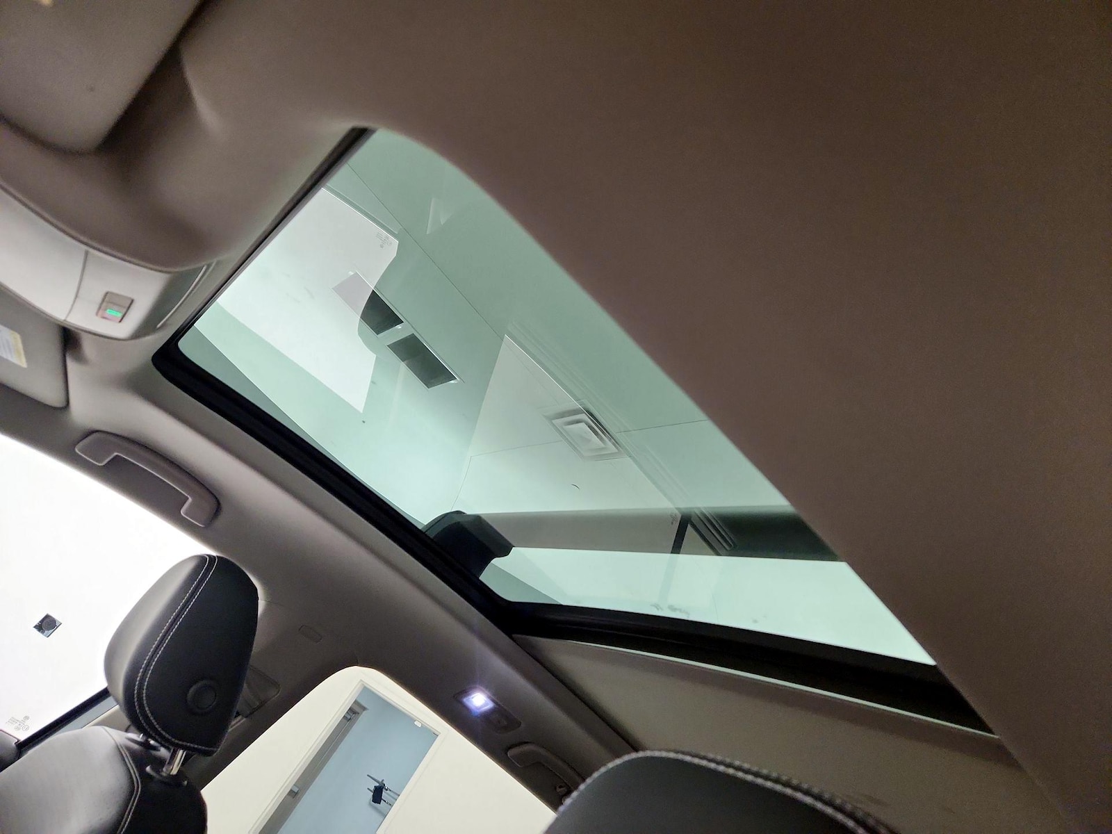 2023 Volkswagen Atlas SEL - Photo 18