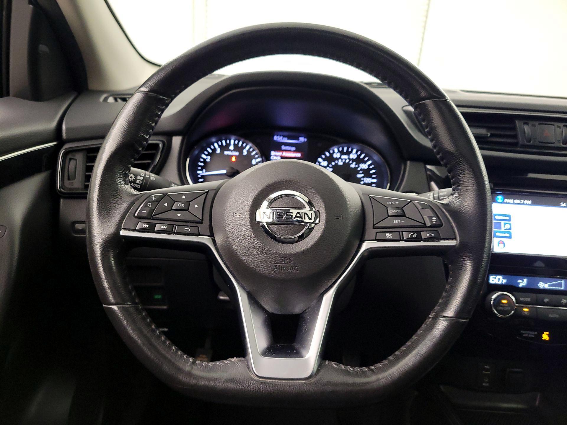 Thumbnail: 2018 Nissan Rogue Sport - 10