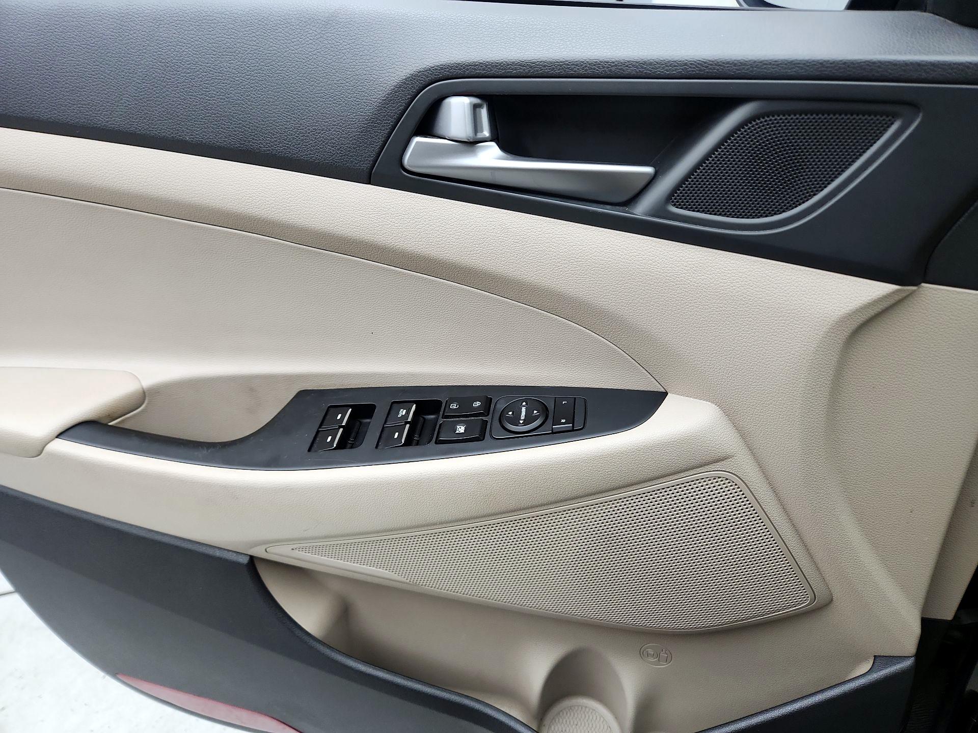 Thumbnail: 2016 Hyundai Tucson - 12
