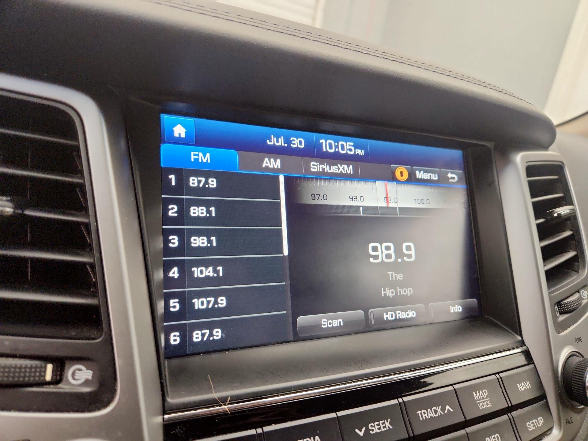 Thumbnail: 2016 Hyundai Tucson - 16