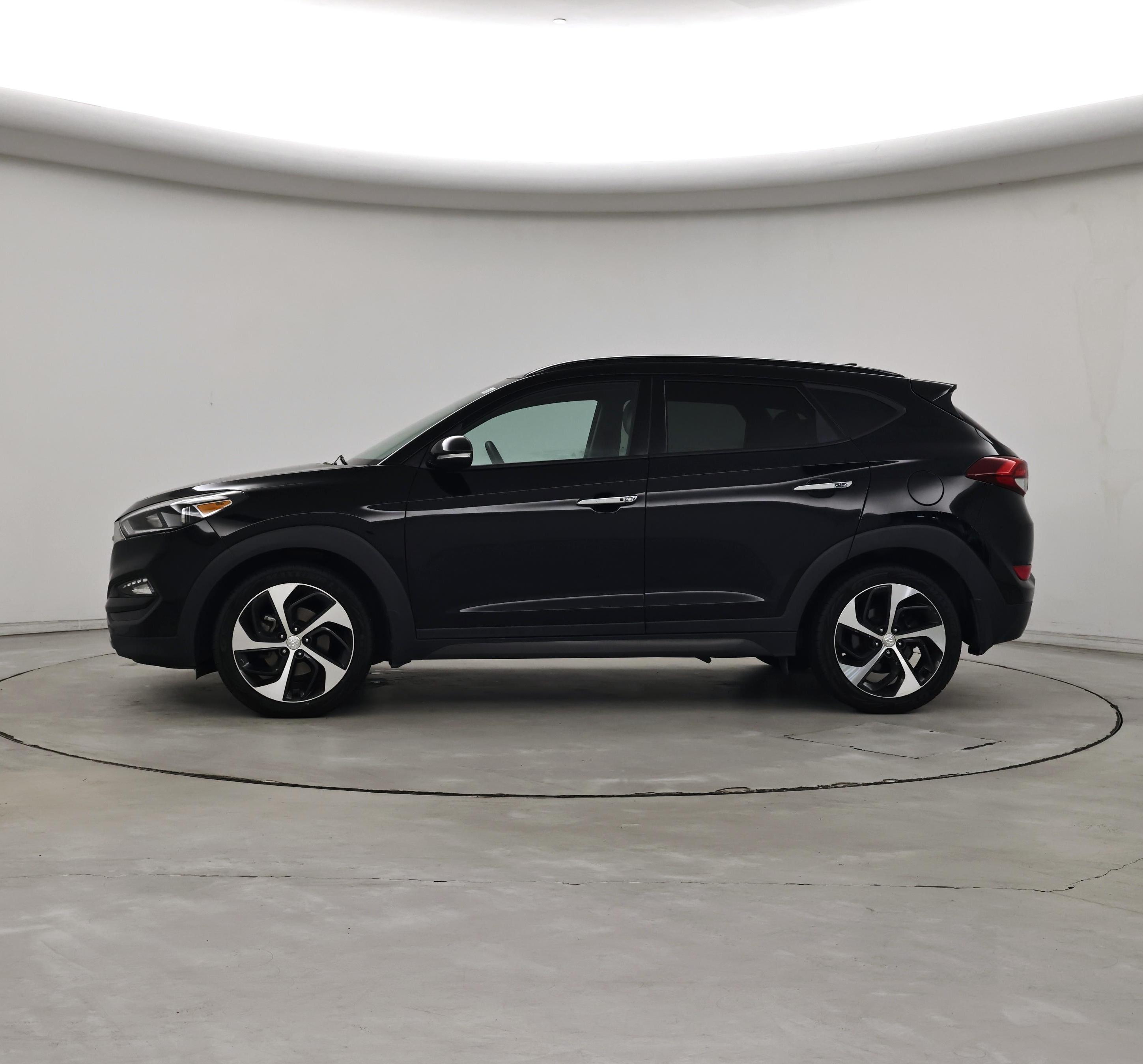 Thumbnail: 2016 Hyundai Tucson - 3