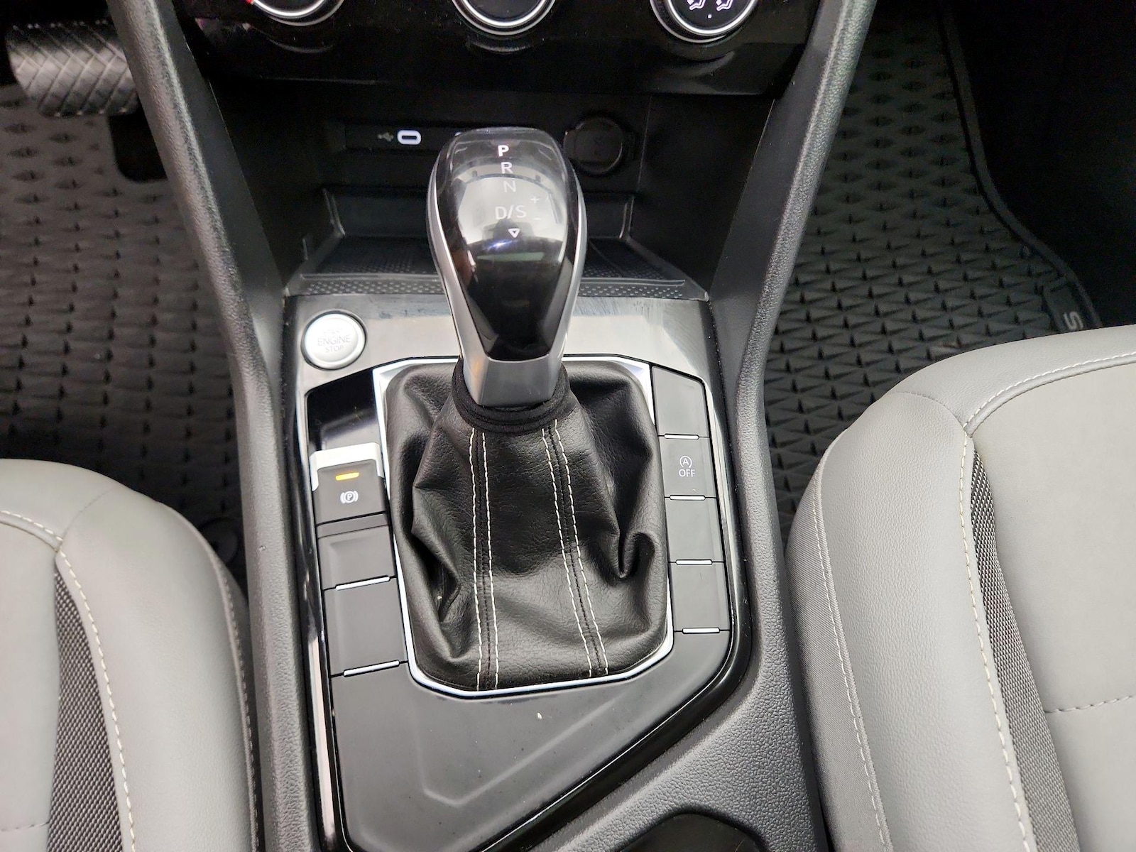 2023 Volkswagen Taos SE - Photo 18
