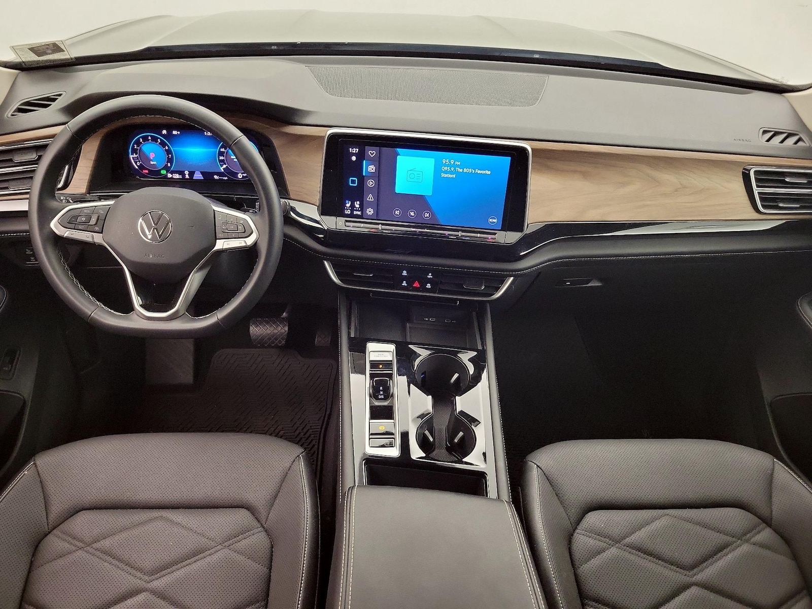 2024 Volkswagen Atlas SE w/Tech - Photo 10