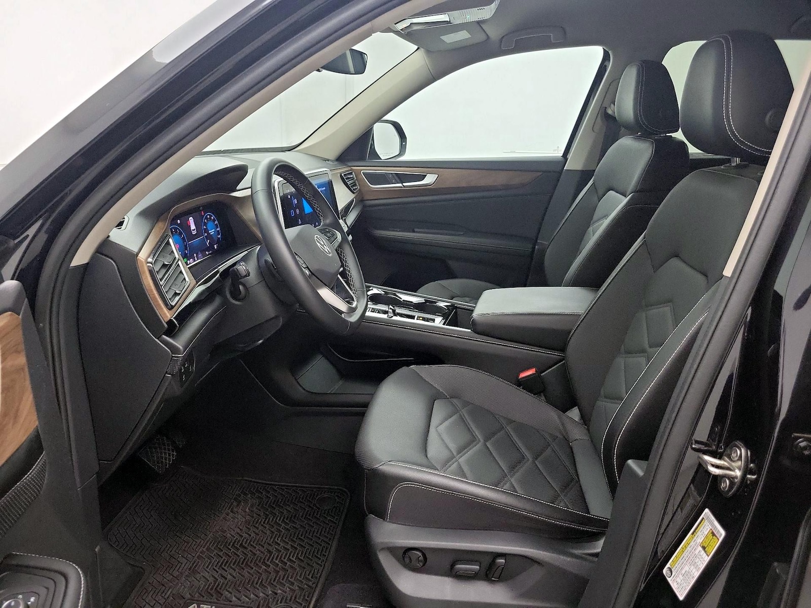 2024 Volkswagen Atlas SE w/Tech - Photo 12