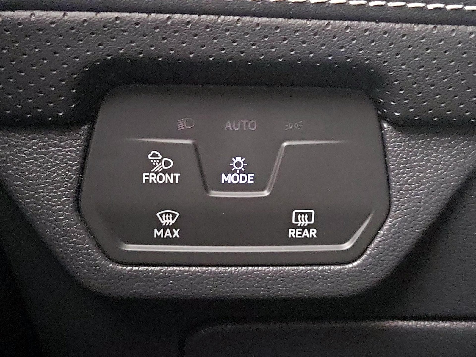 2024 Volkswagen Atlas SE w/Tech - Photo 14