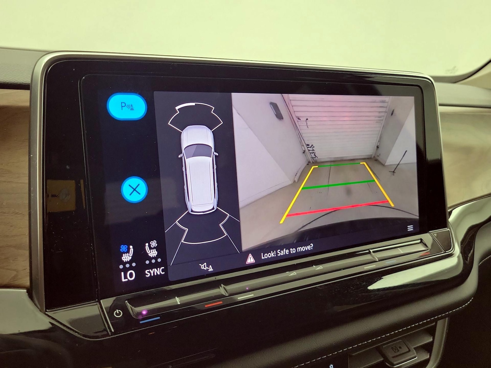 2024 Volkswagen Atlas SE w/Tech - Photo 15